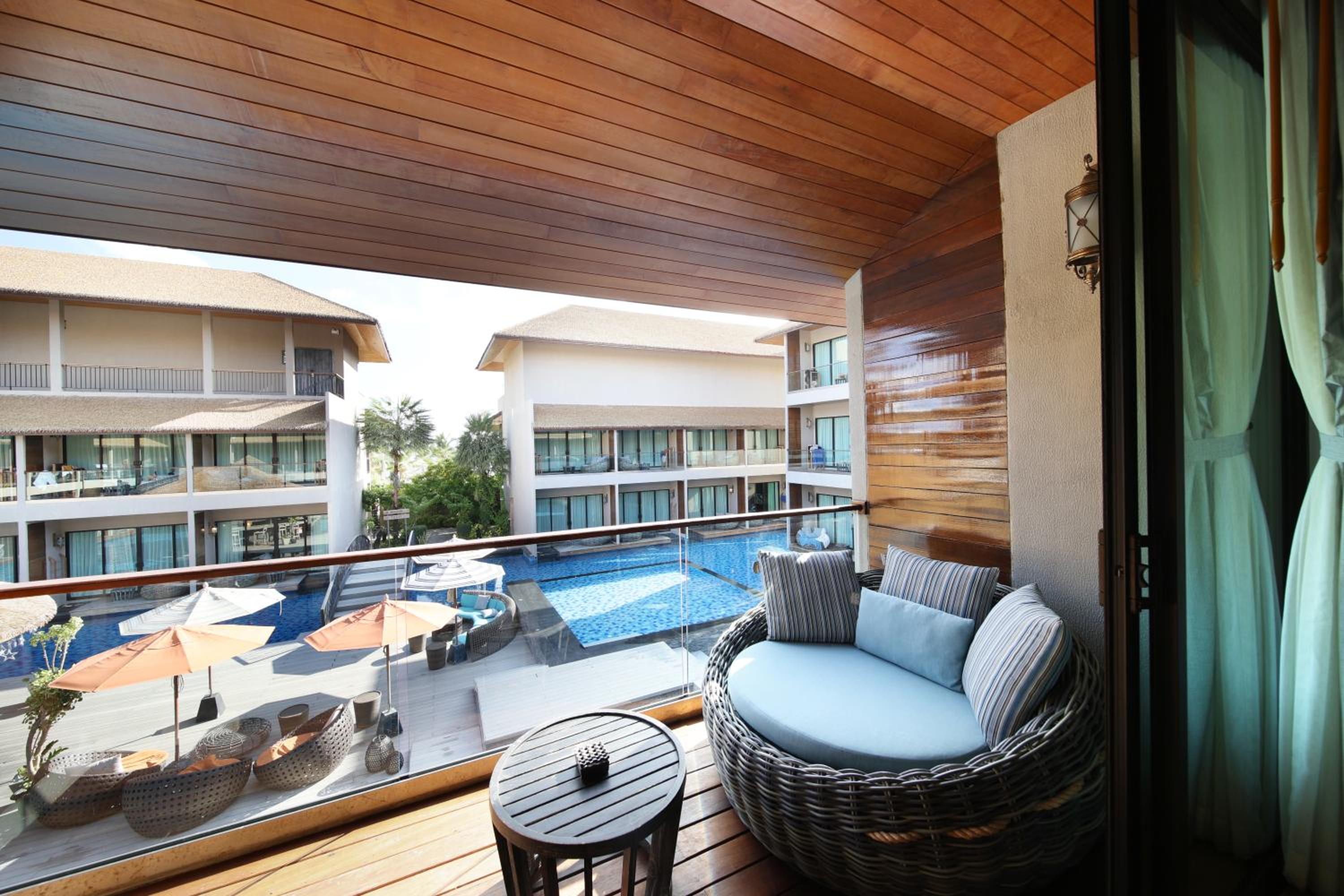 Deluxe Double or Twin Room with Pool View - Photo 13