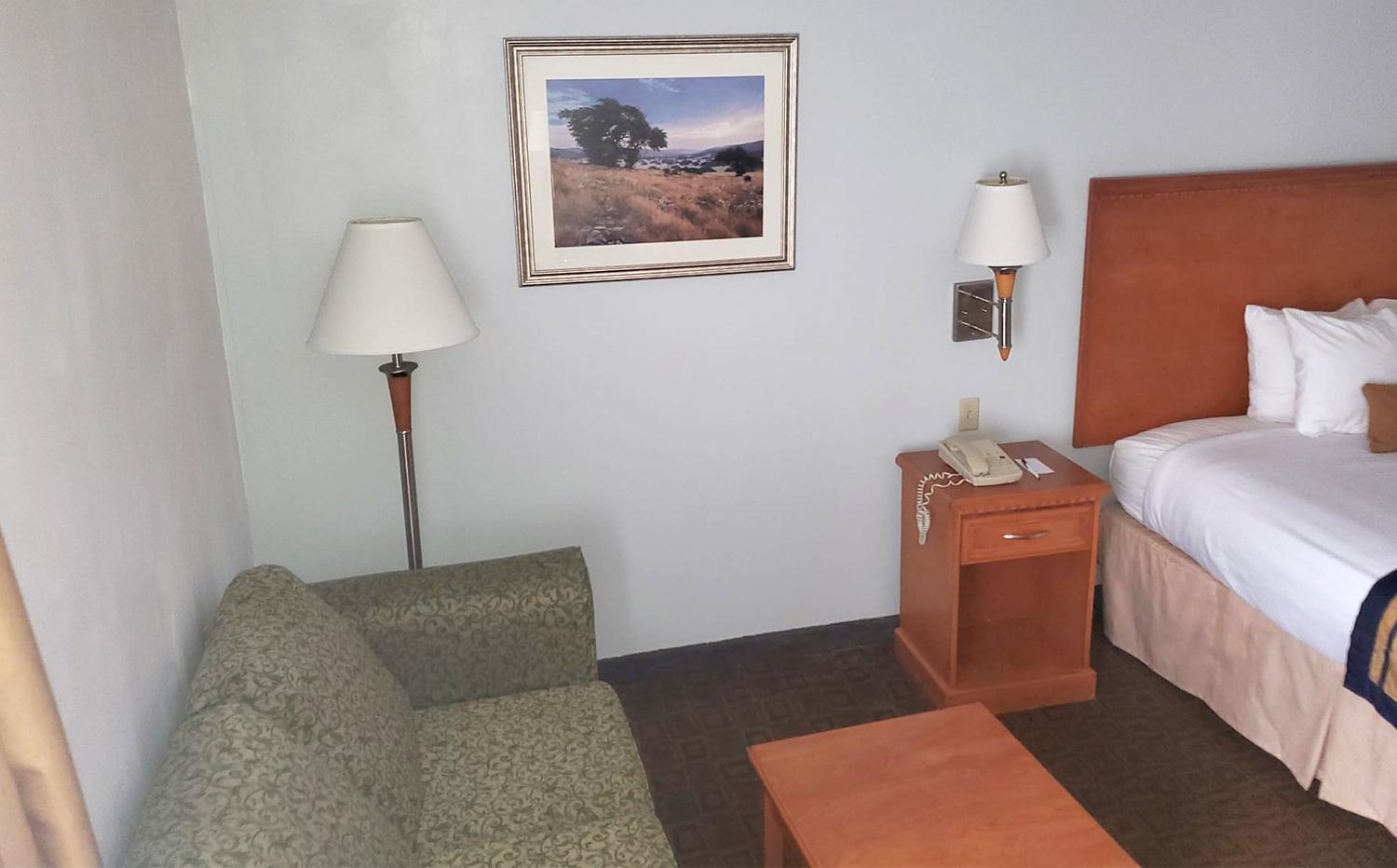 Standard King Room - Photo 4