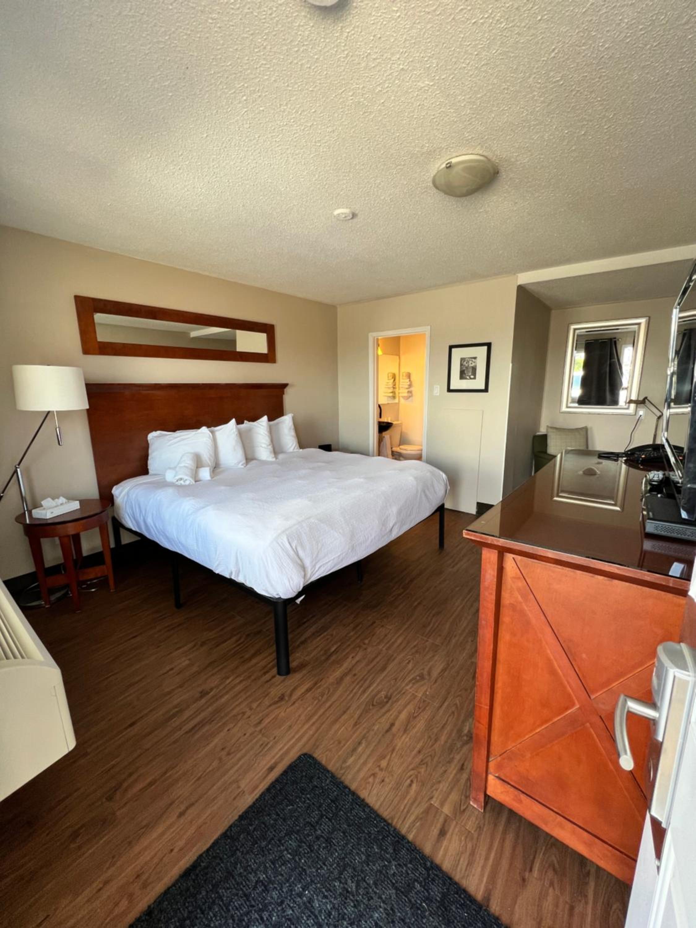 King Room - Non-Smoking