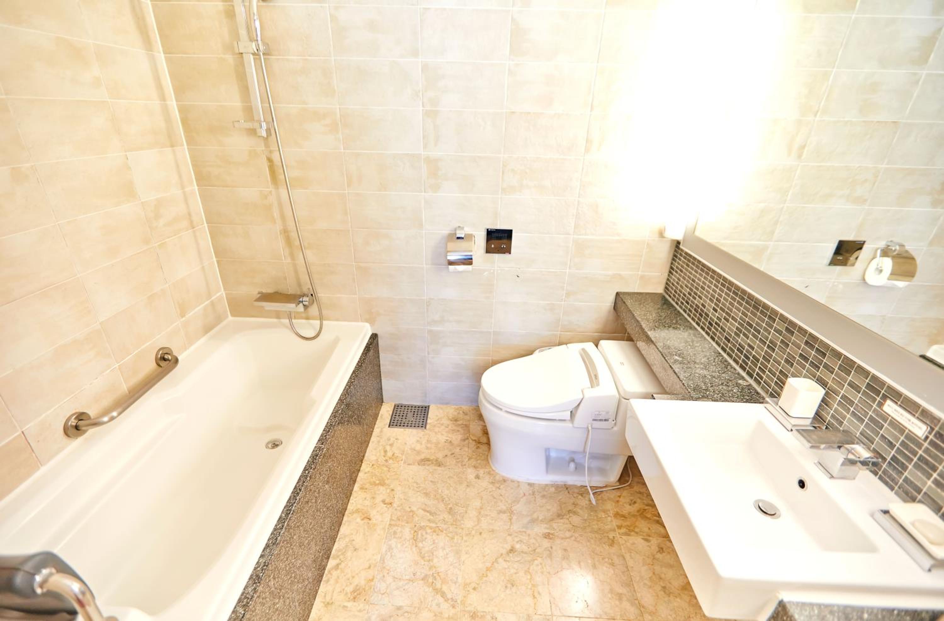 Gold Suite (With Kitchenette, Ocean View) photo 3