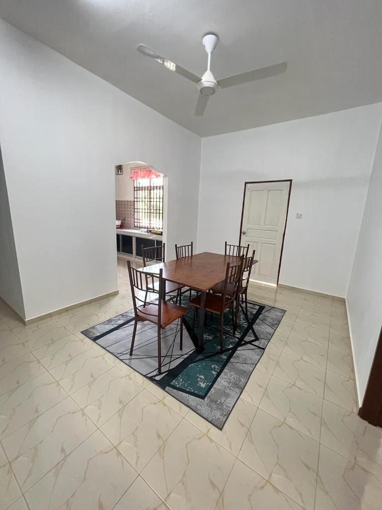Three-Bedroom House photo 2