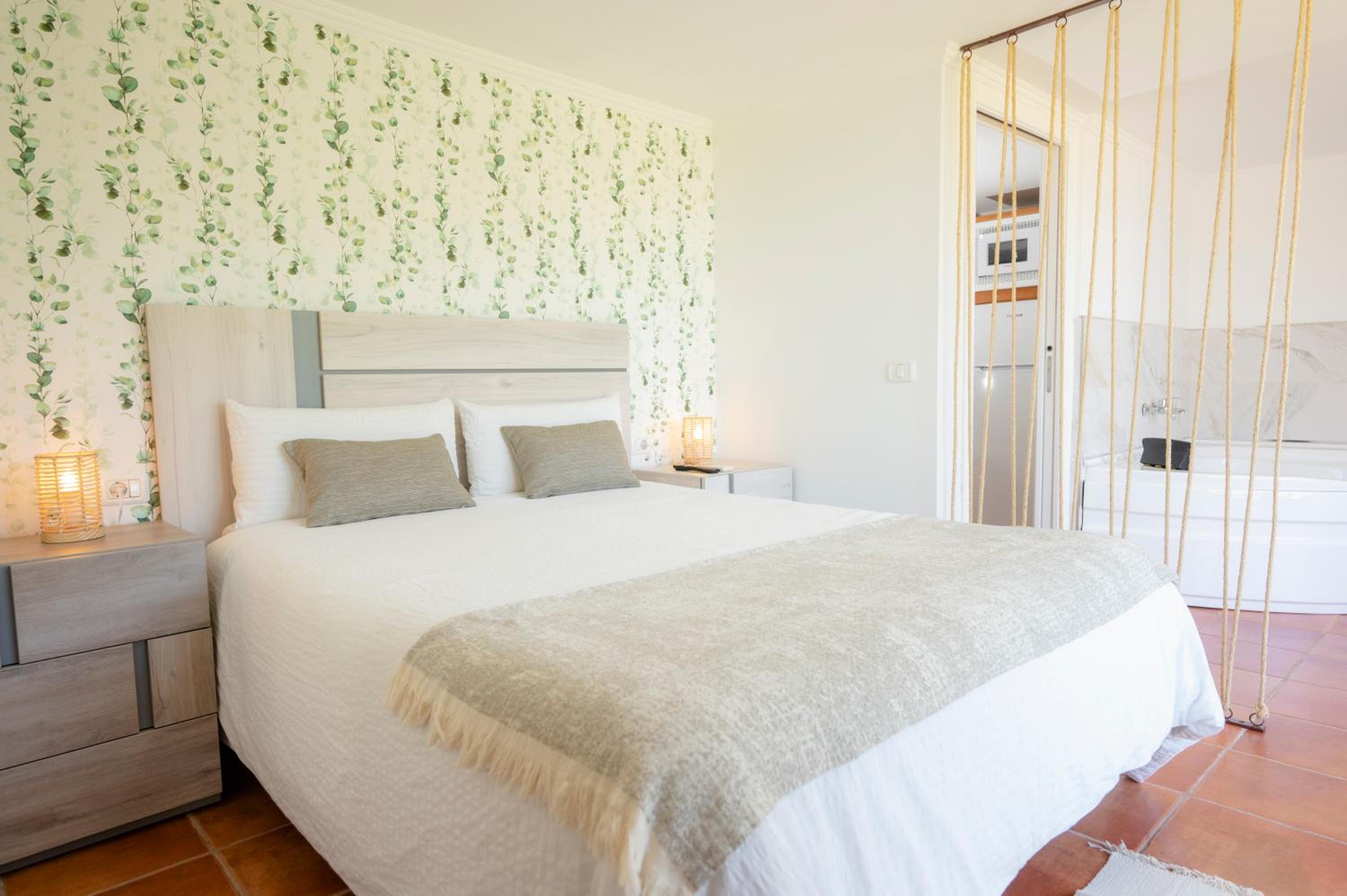 Deluxe Double Room - Photo 14