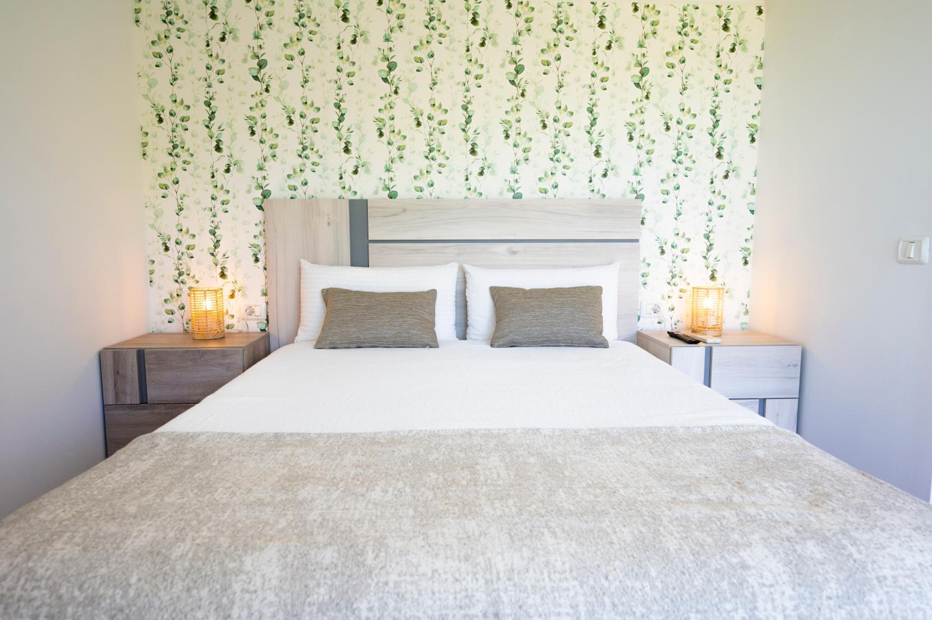 Deluxe Double Room - Photo 12