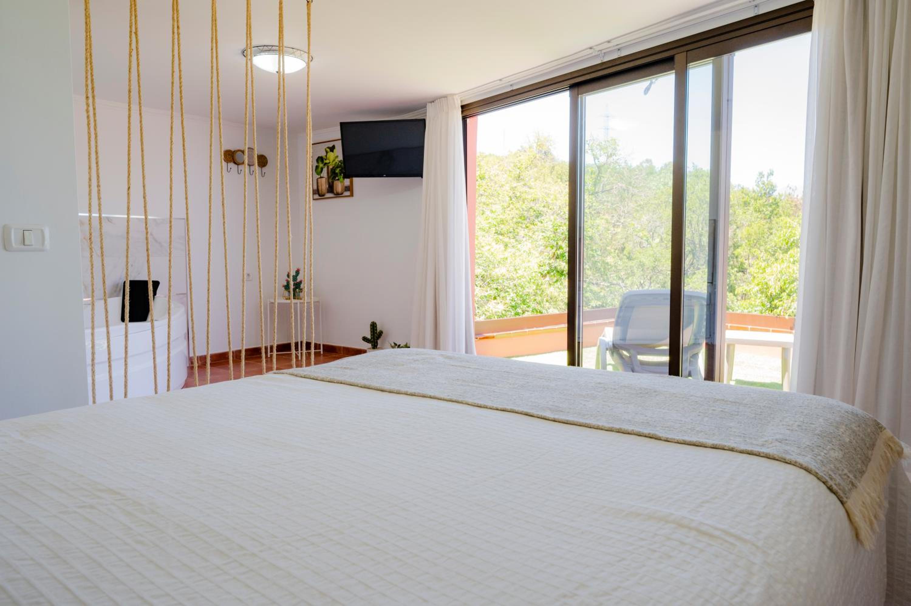 Deluxe Double Room - Photo 4