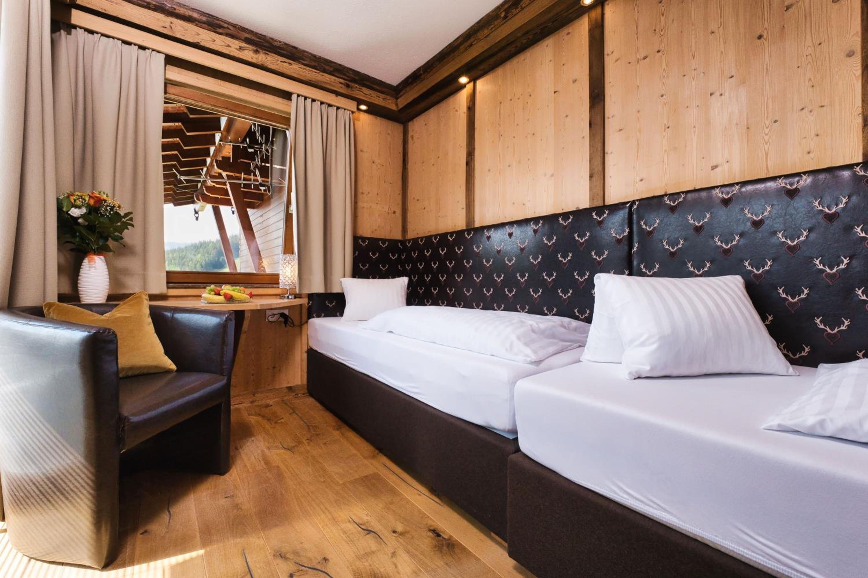 Family Suite with Balcony - Photo 2