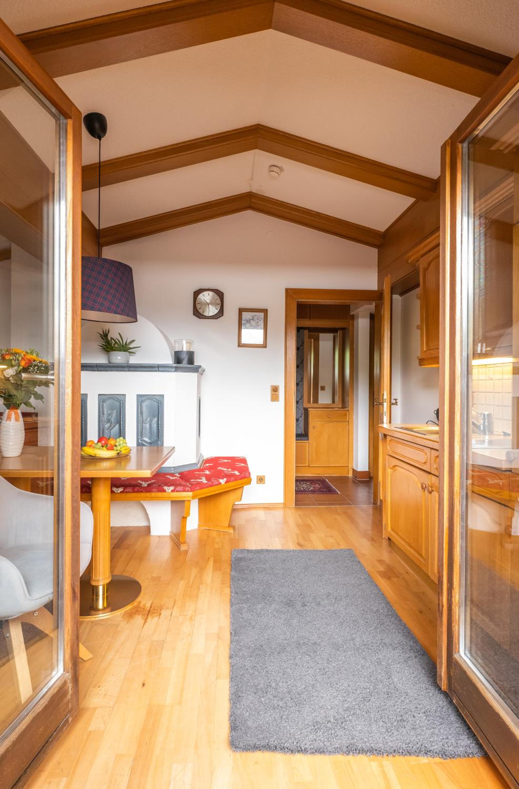 One-Bedroom Apartment - Photo 2