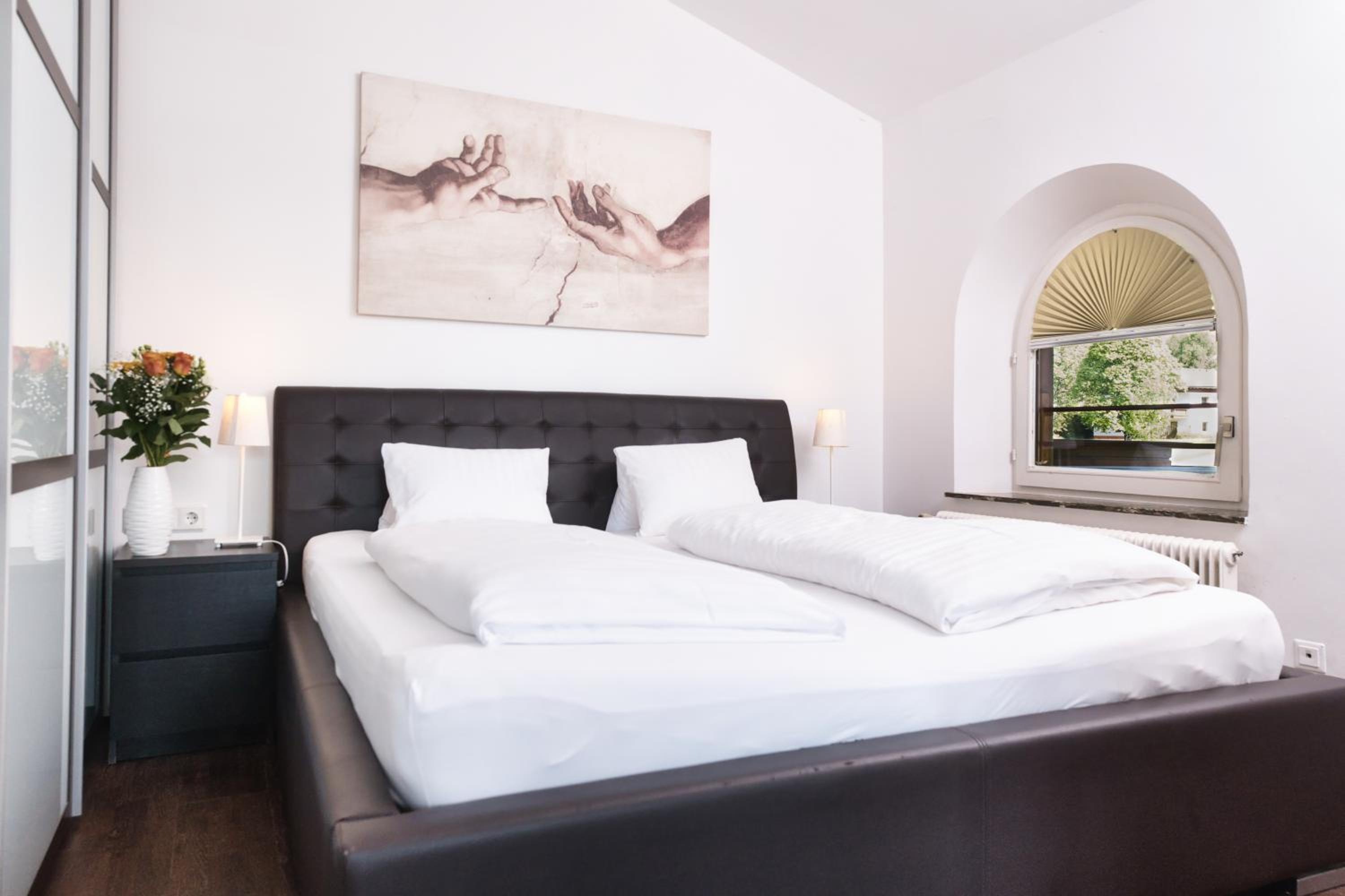 Suite with Balcony - Photo 2