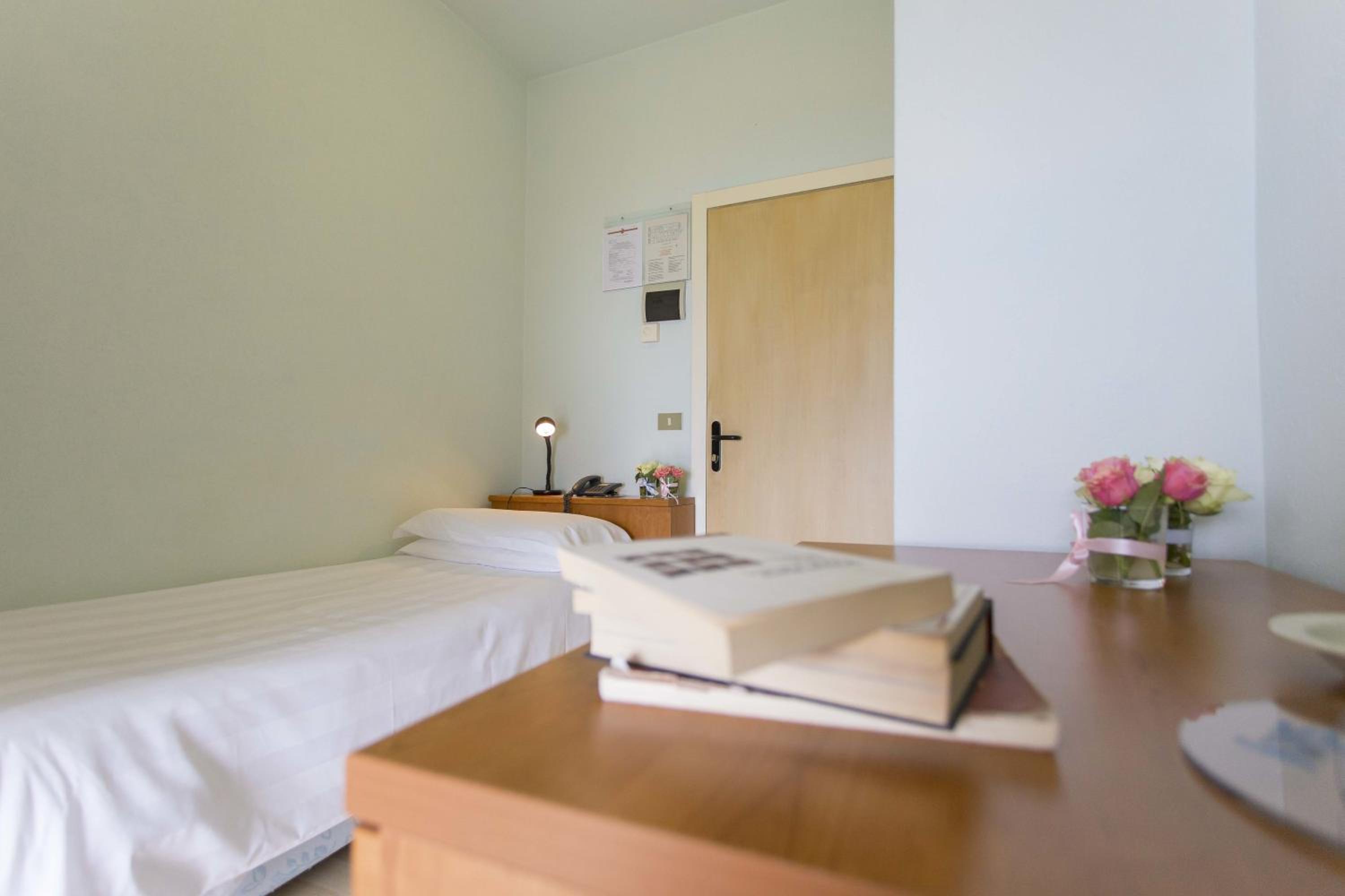 Single Room - Photo 2