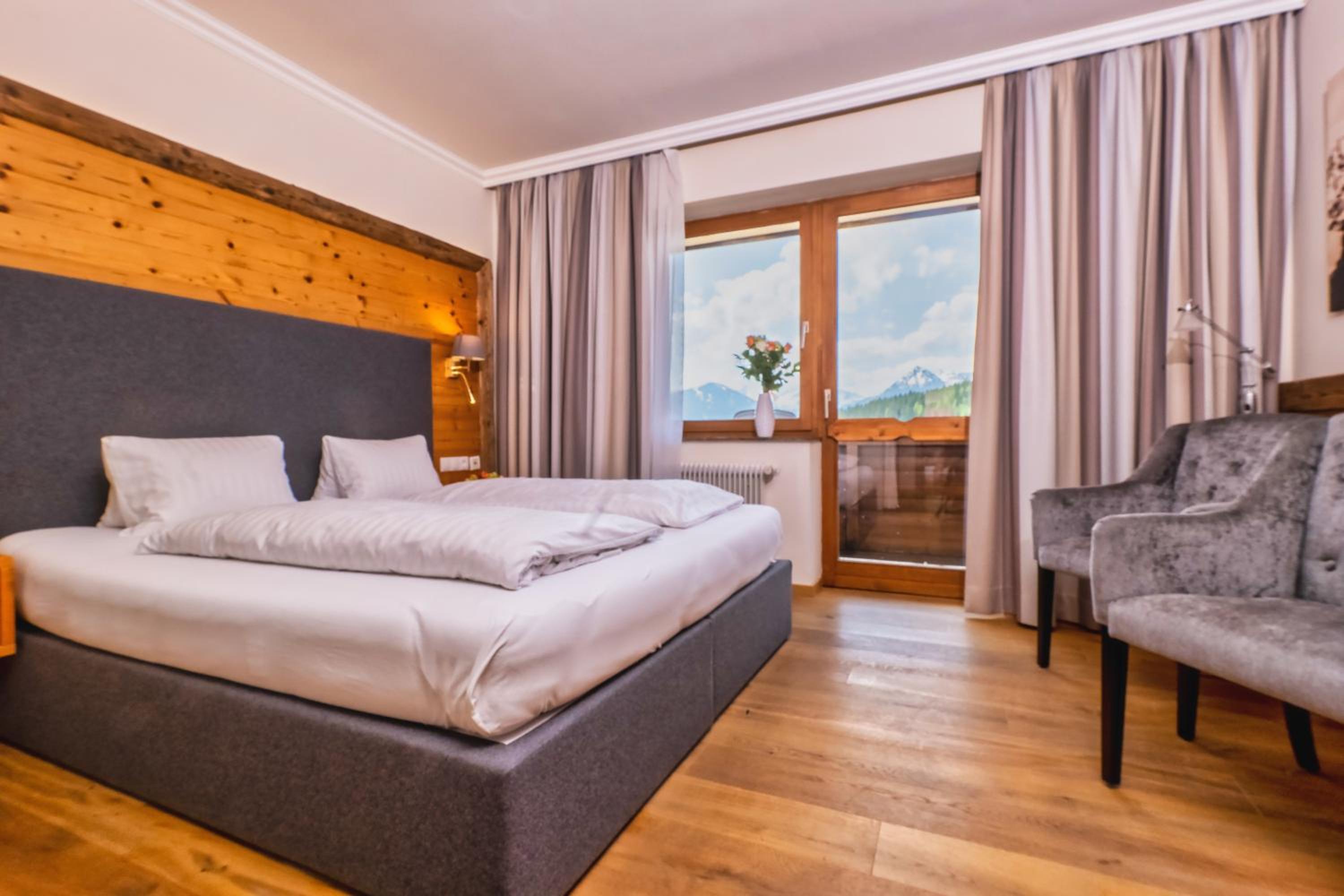 Double Room with Balcony - Photo 10
