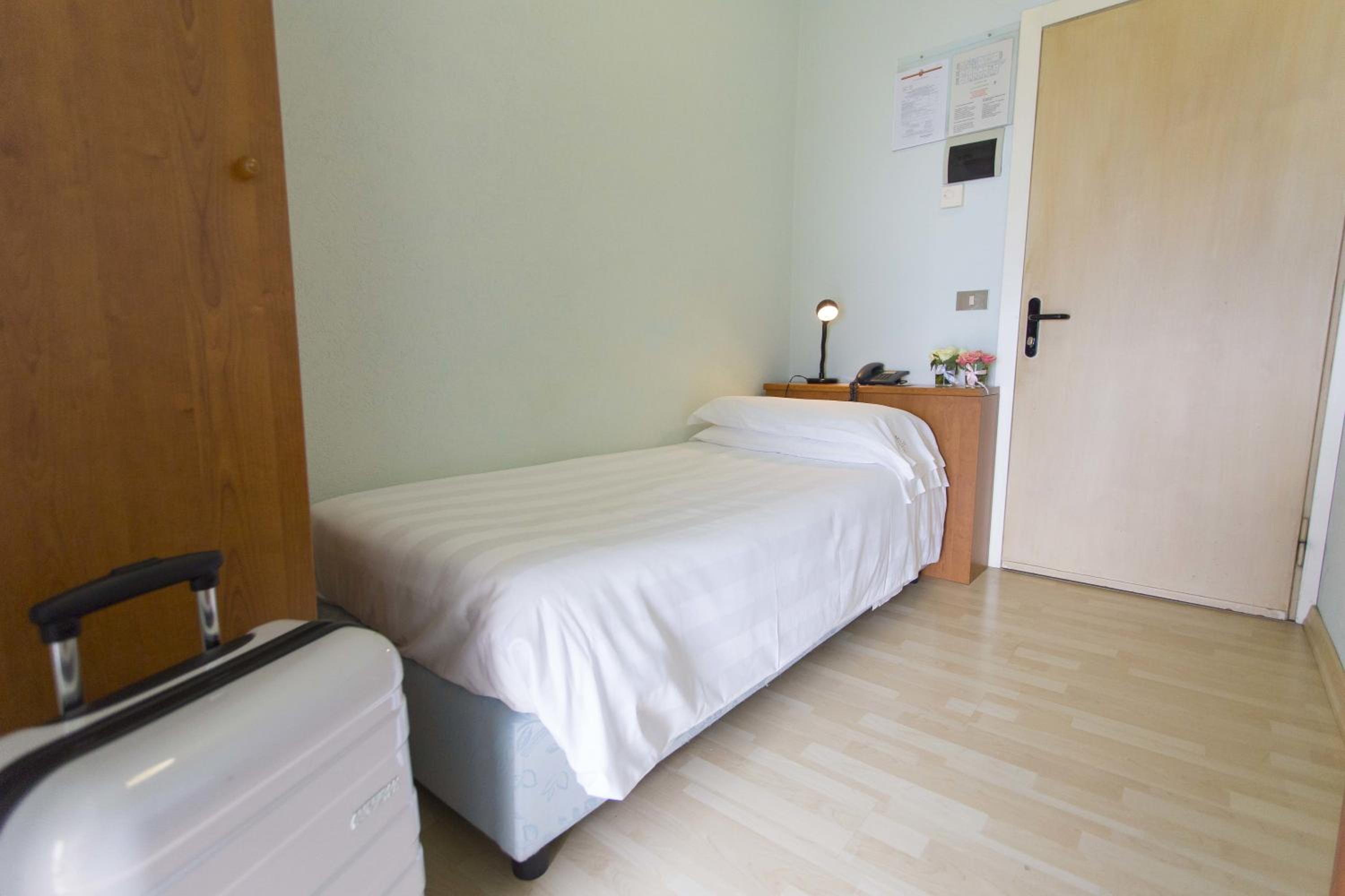 Single Room - Photo 1