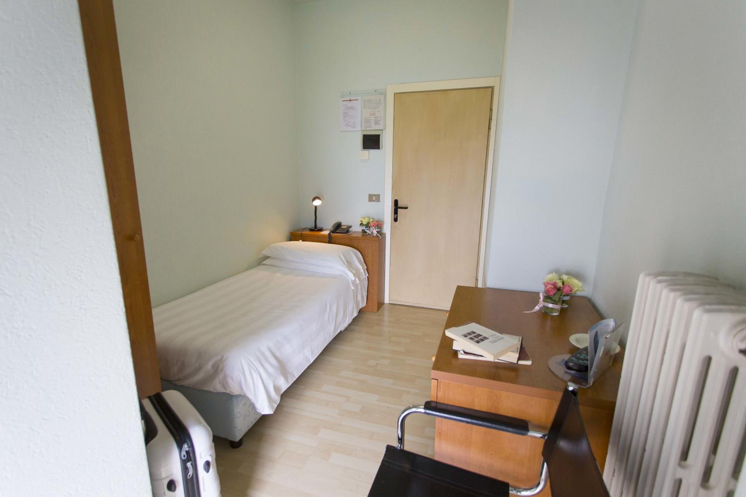 Single Room - Photo 3