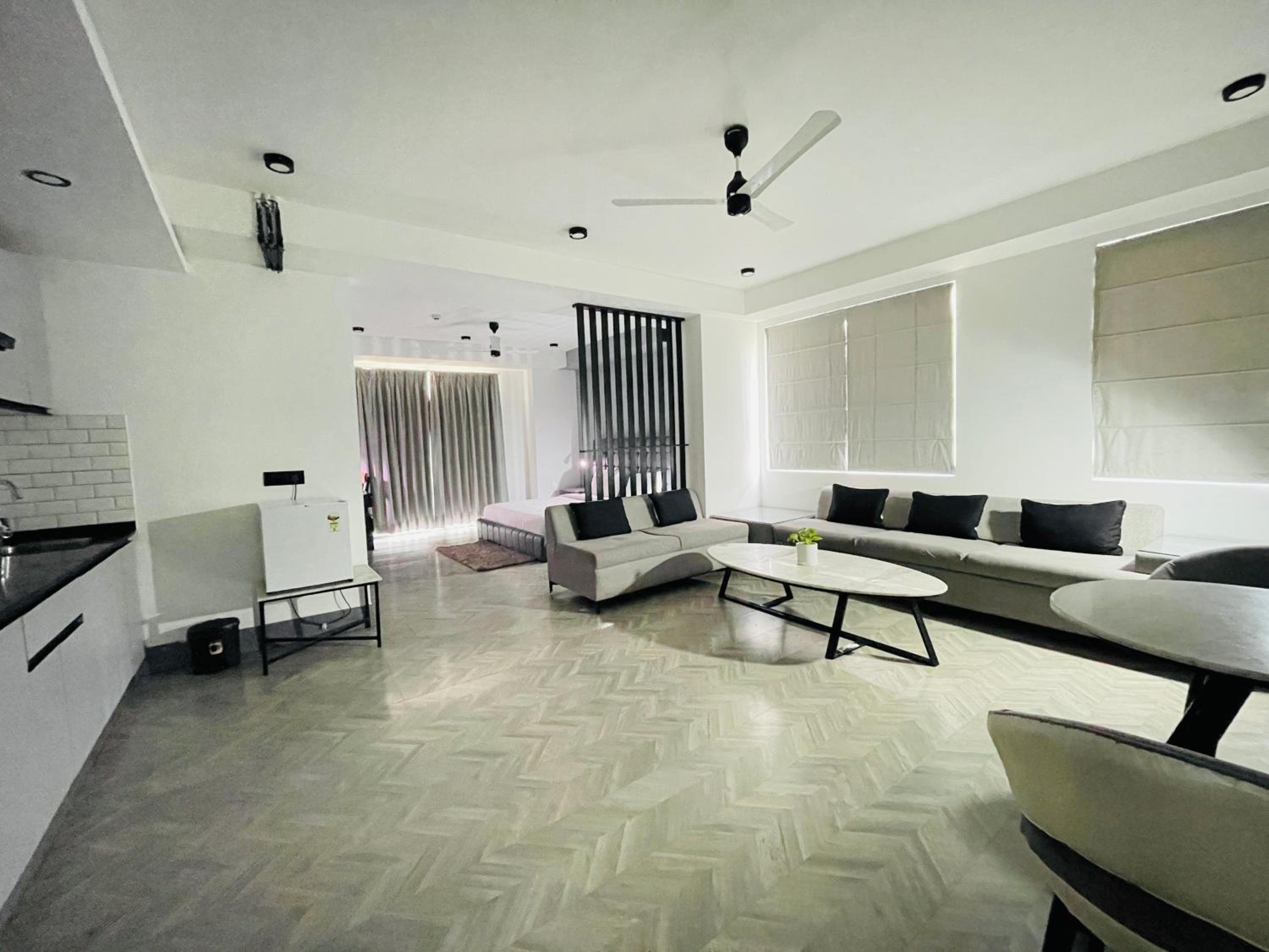 One-Bedroom Apartment with Balcony photo 1