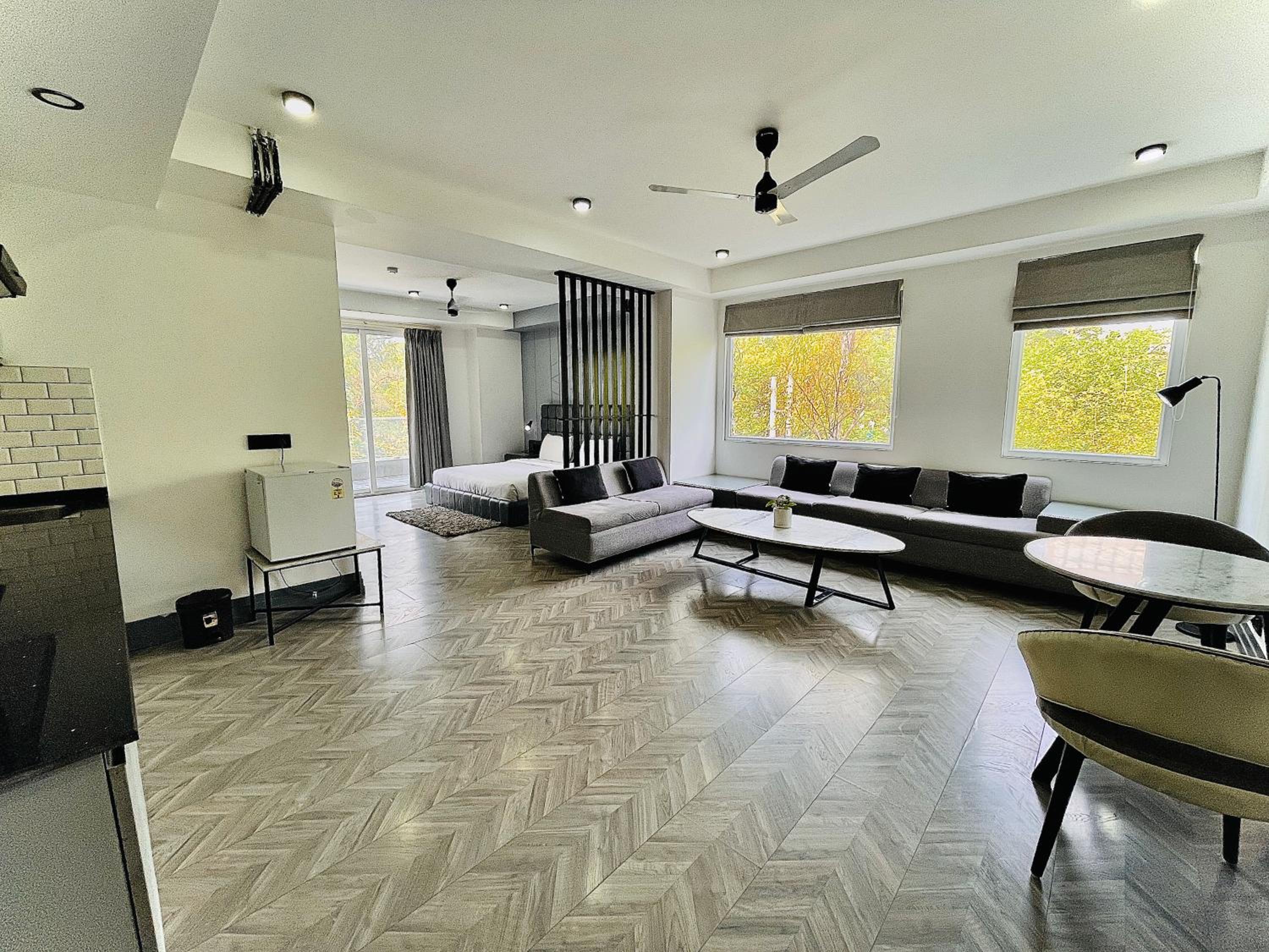 One-Bedroom Apartment with Balcony photo 2