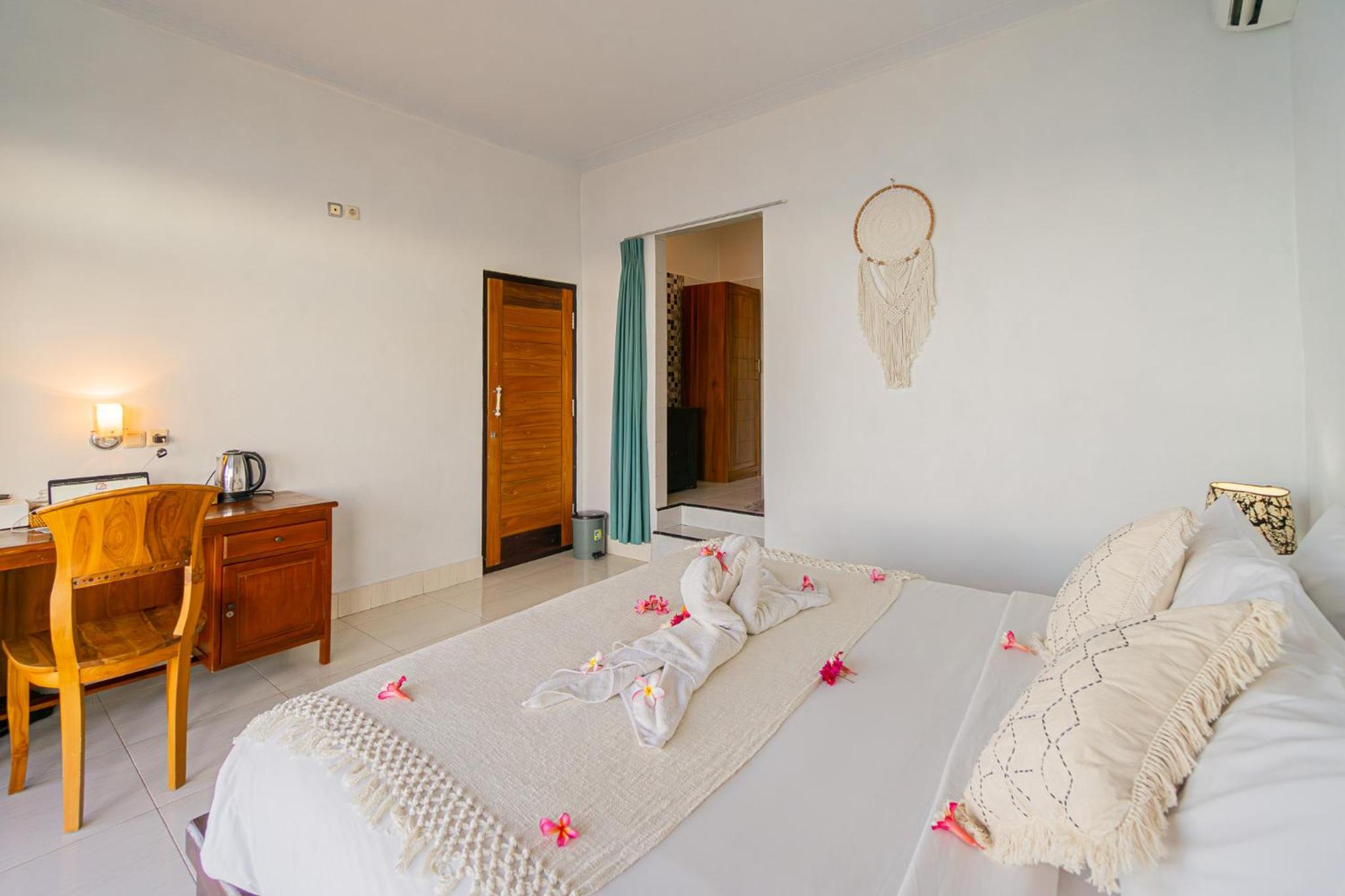 Standard Double Room - Photo 21