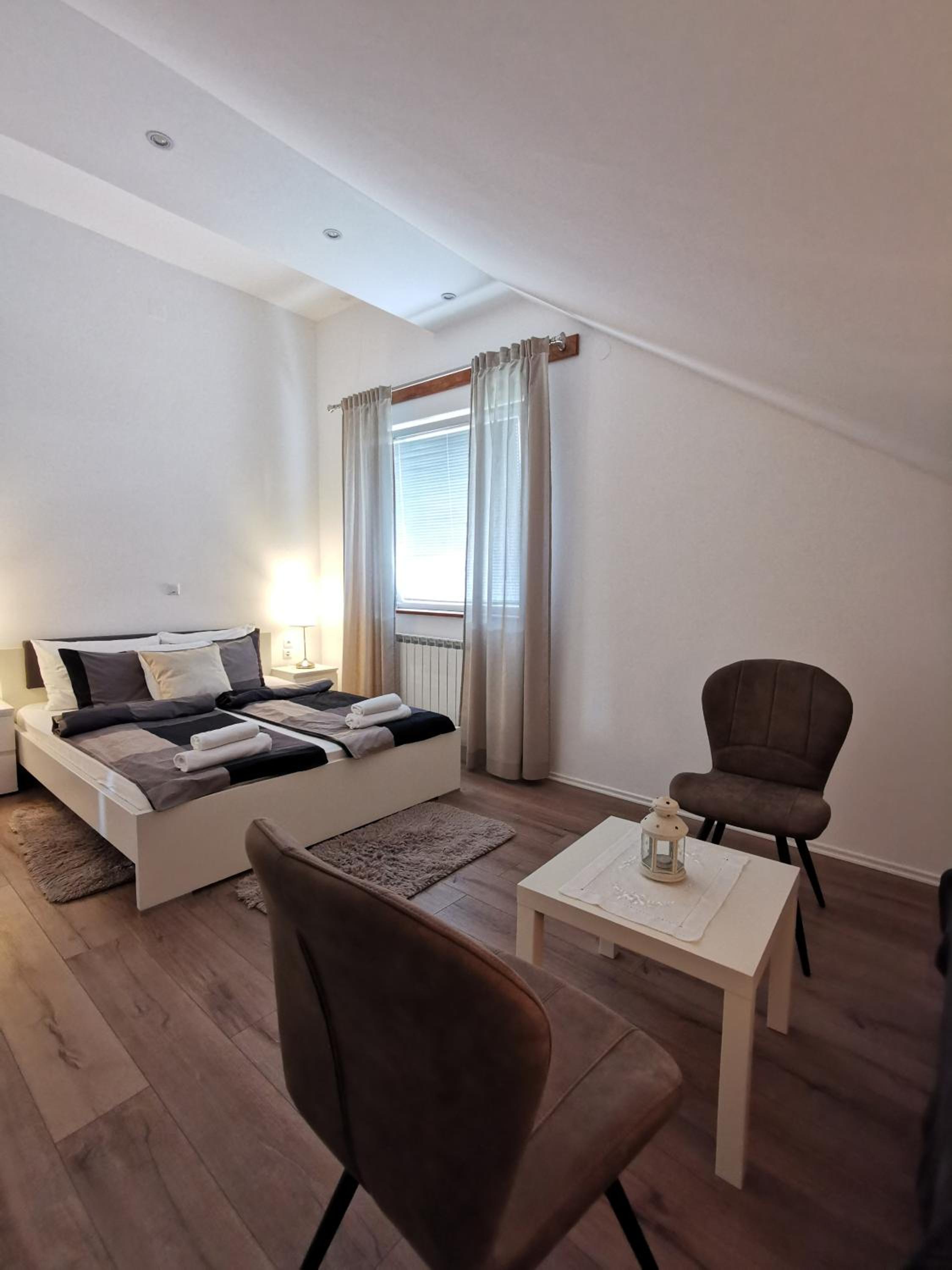 Two-Bedroom Apartment with Balcony - Photo 23