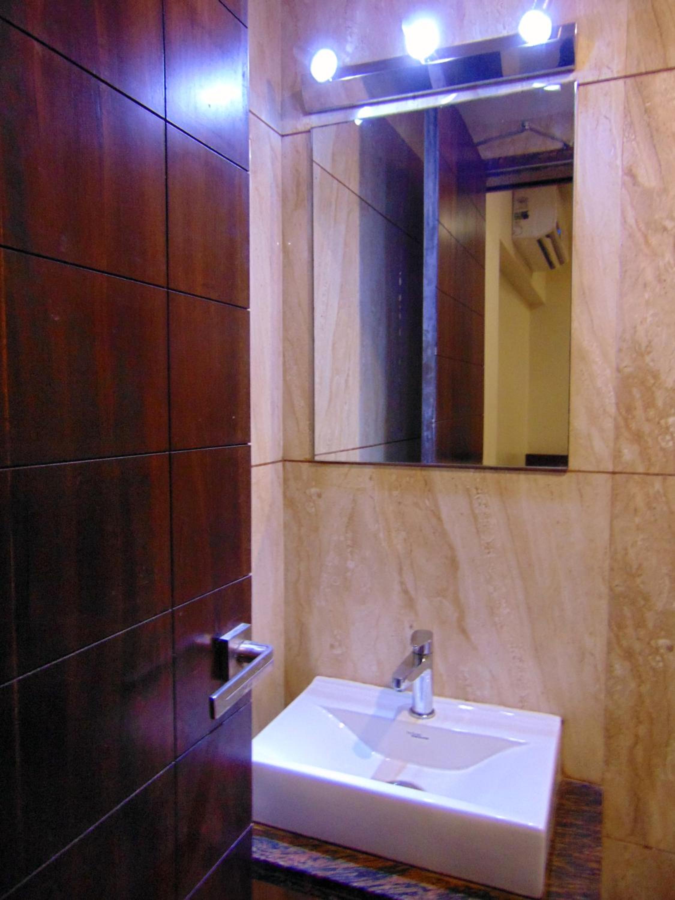 Executive Suite - Photo 9
