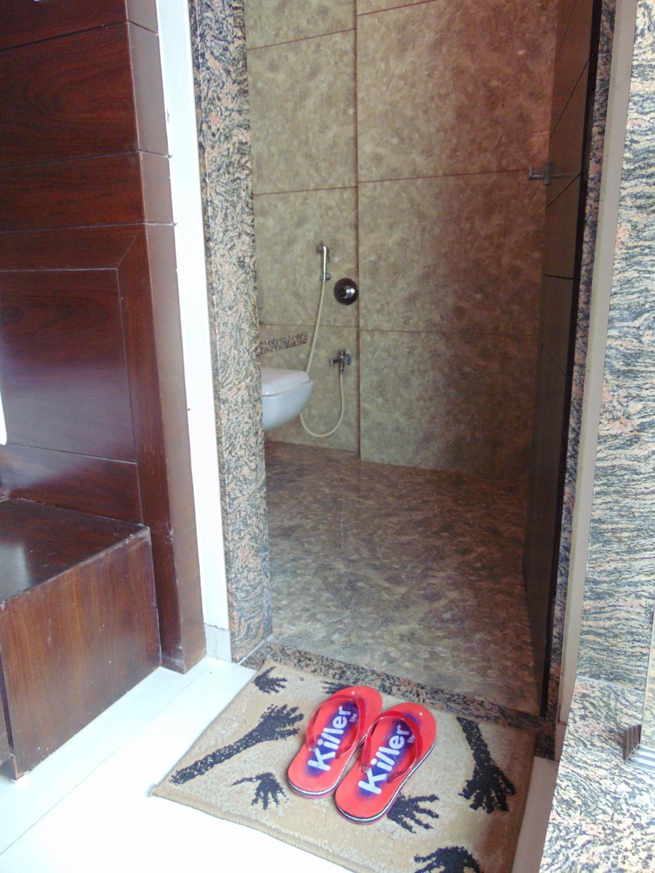 Executive Suite - Photo 8
