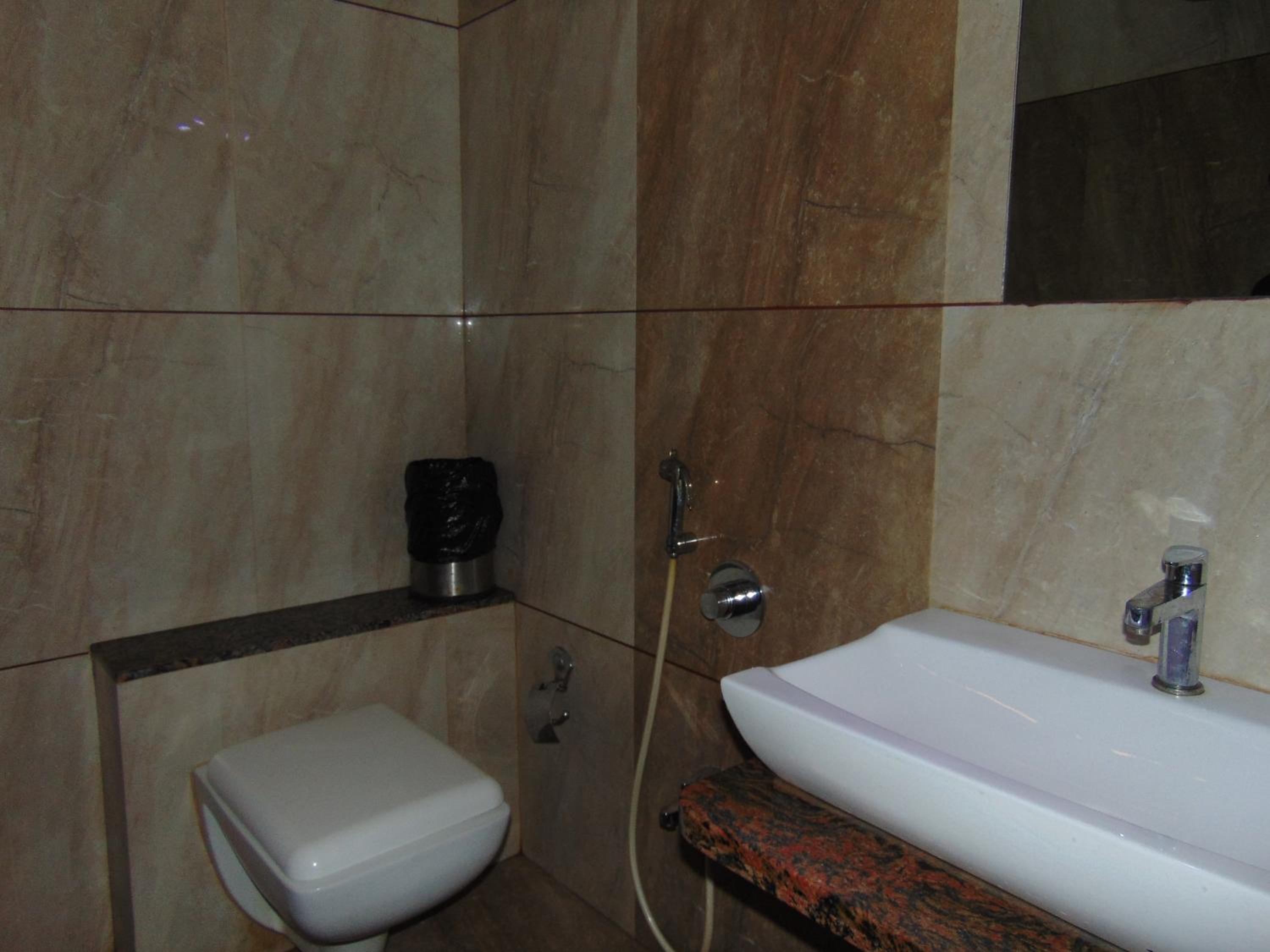 Executive Suite - Photo 5
