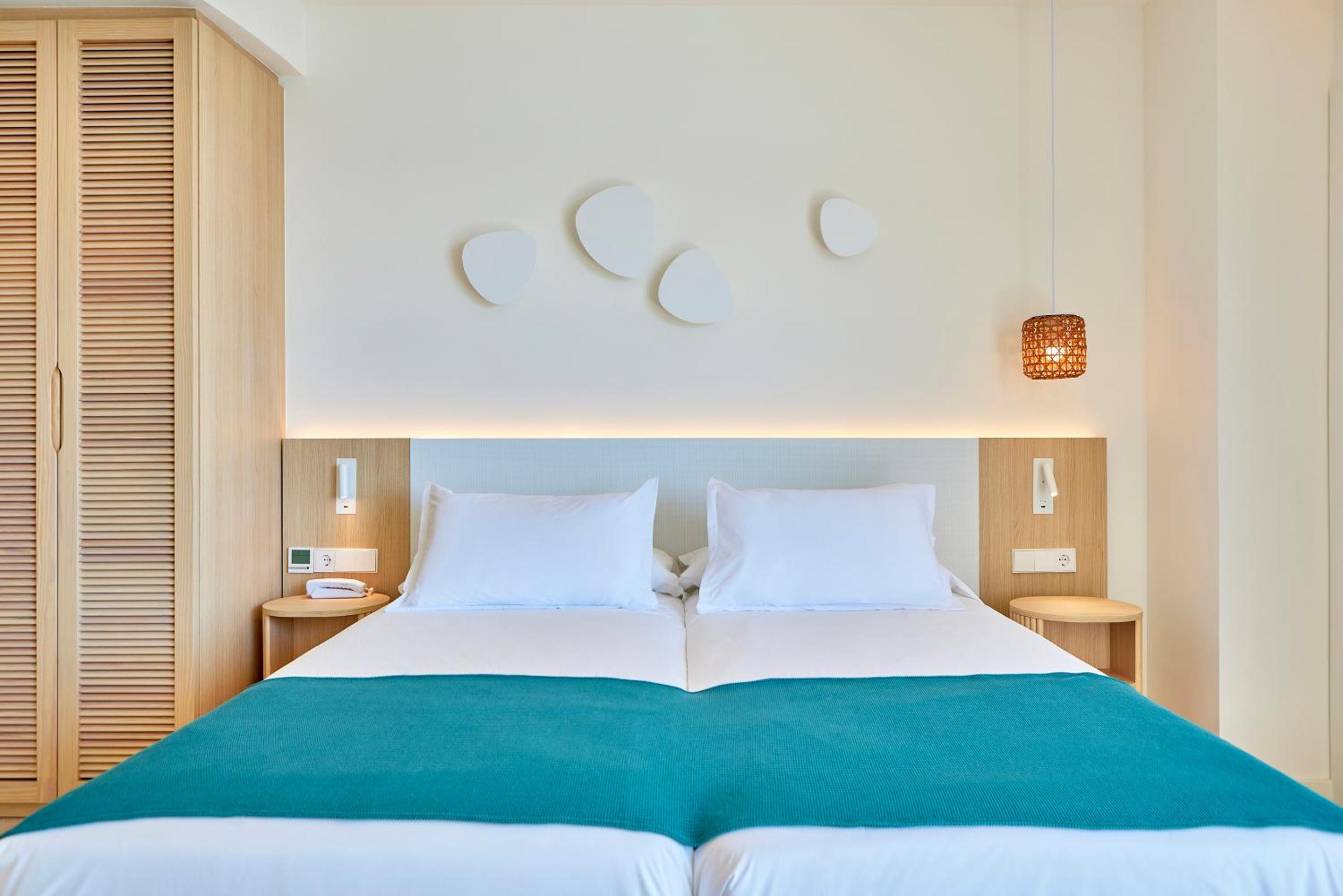 Twin Room with Sea View photo 3