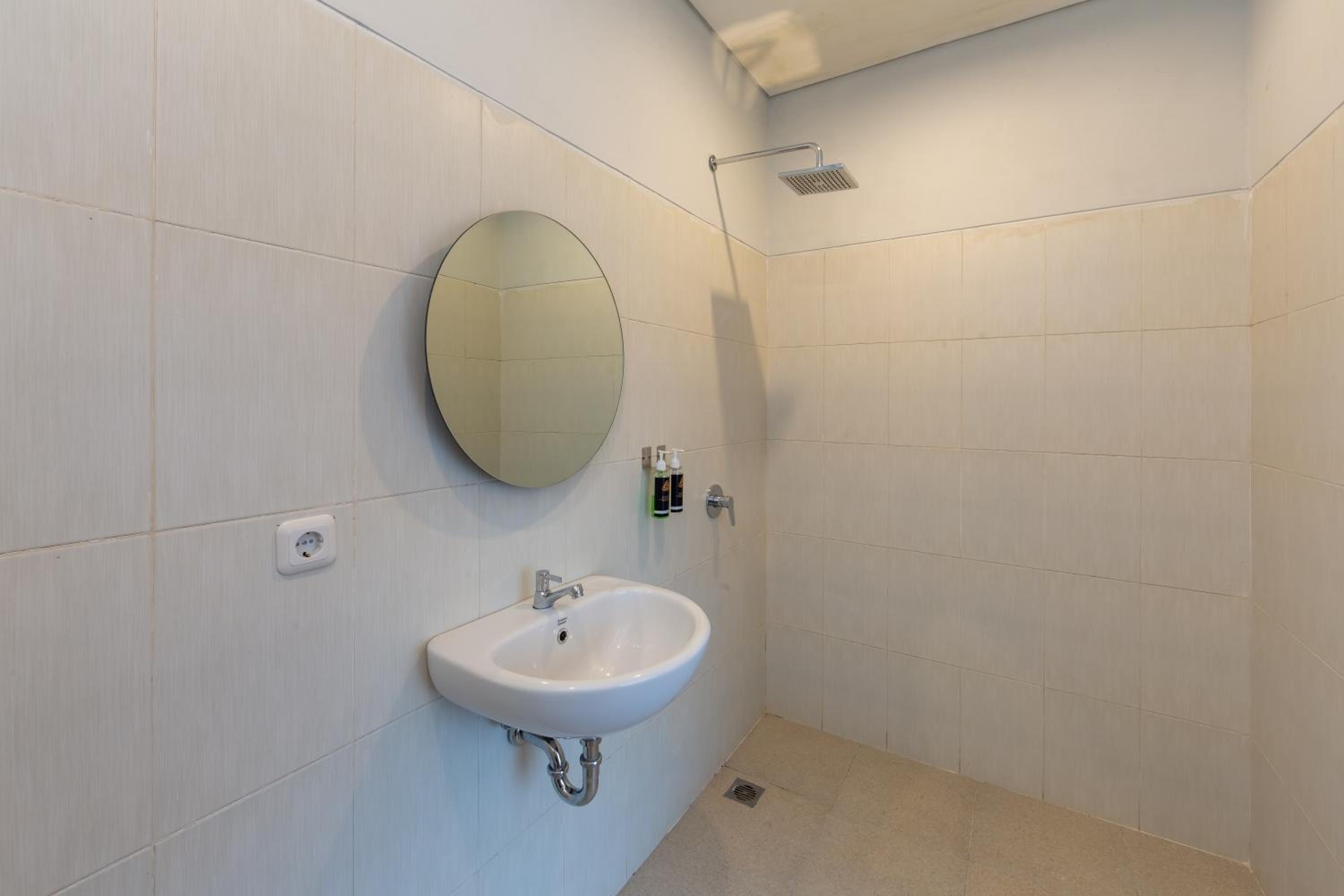 Double Room with Balcony - Photo 4
