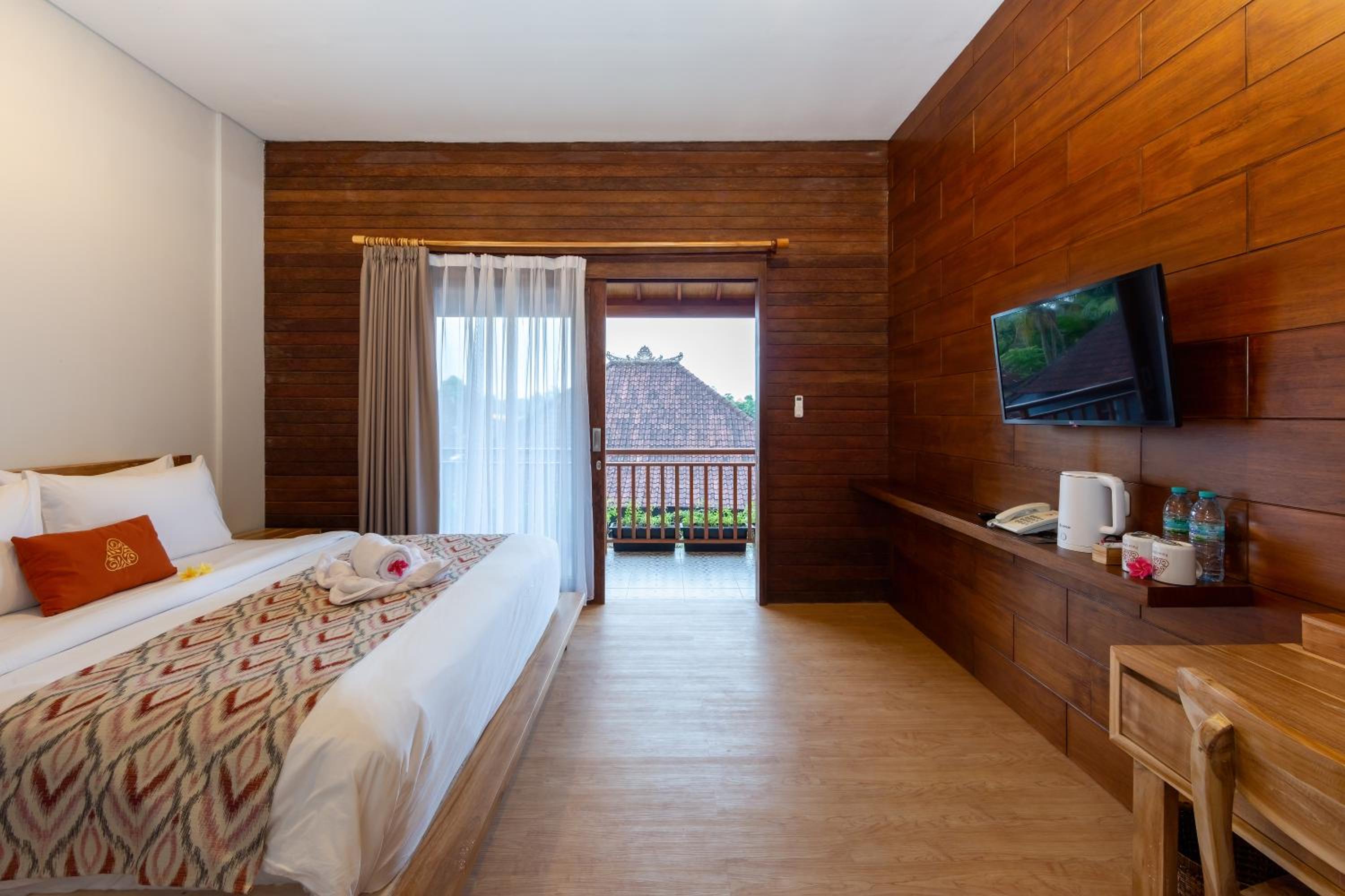 Double Room with Balcony - Photo 12