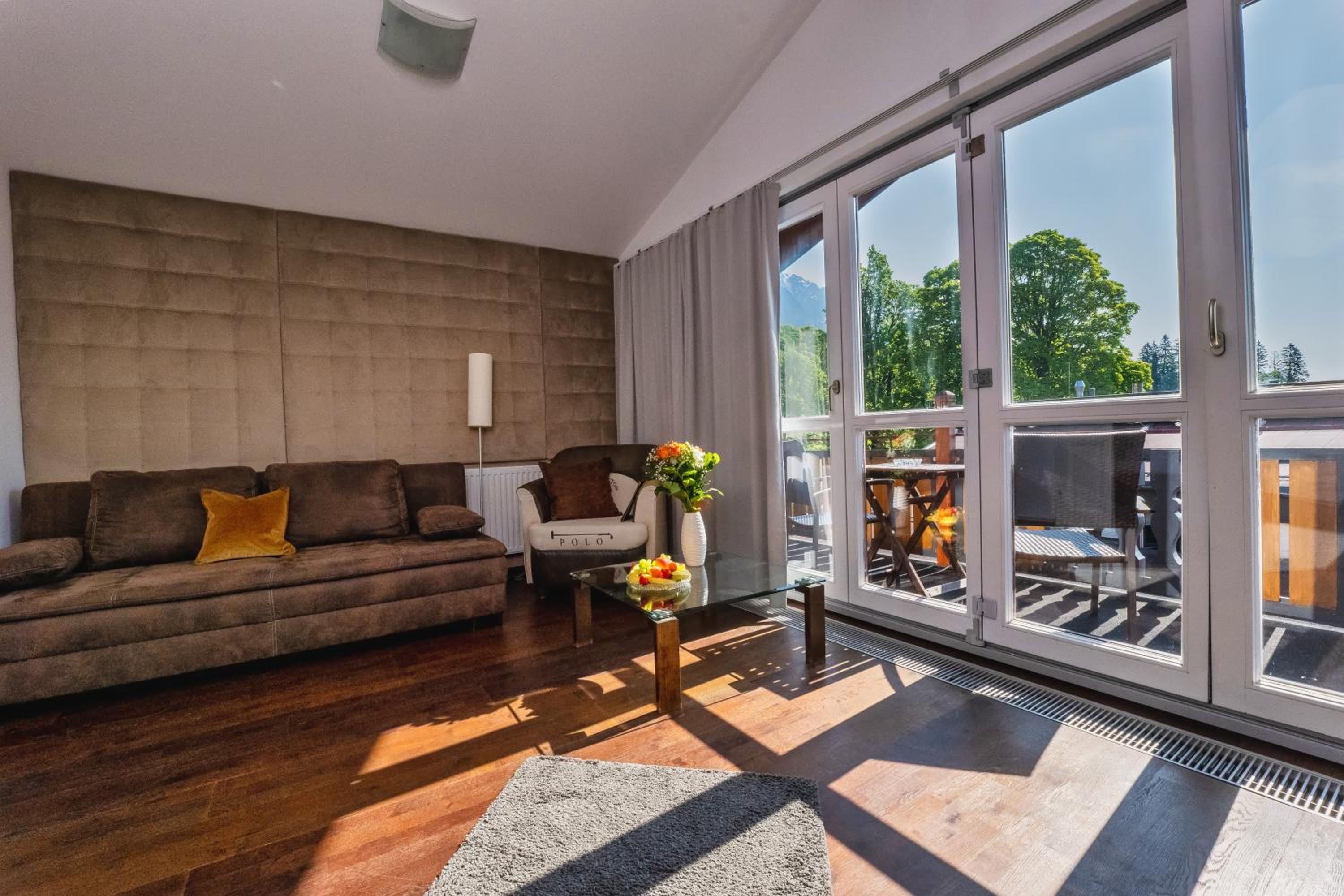 Suite with Balcony - Photo 3