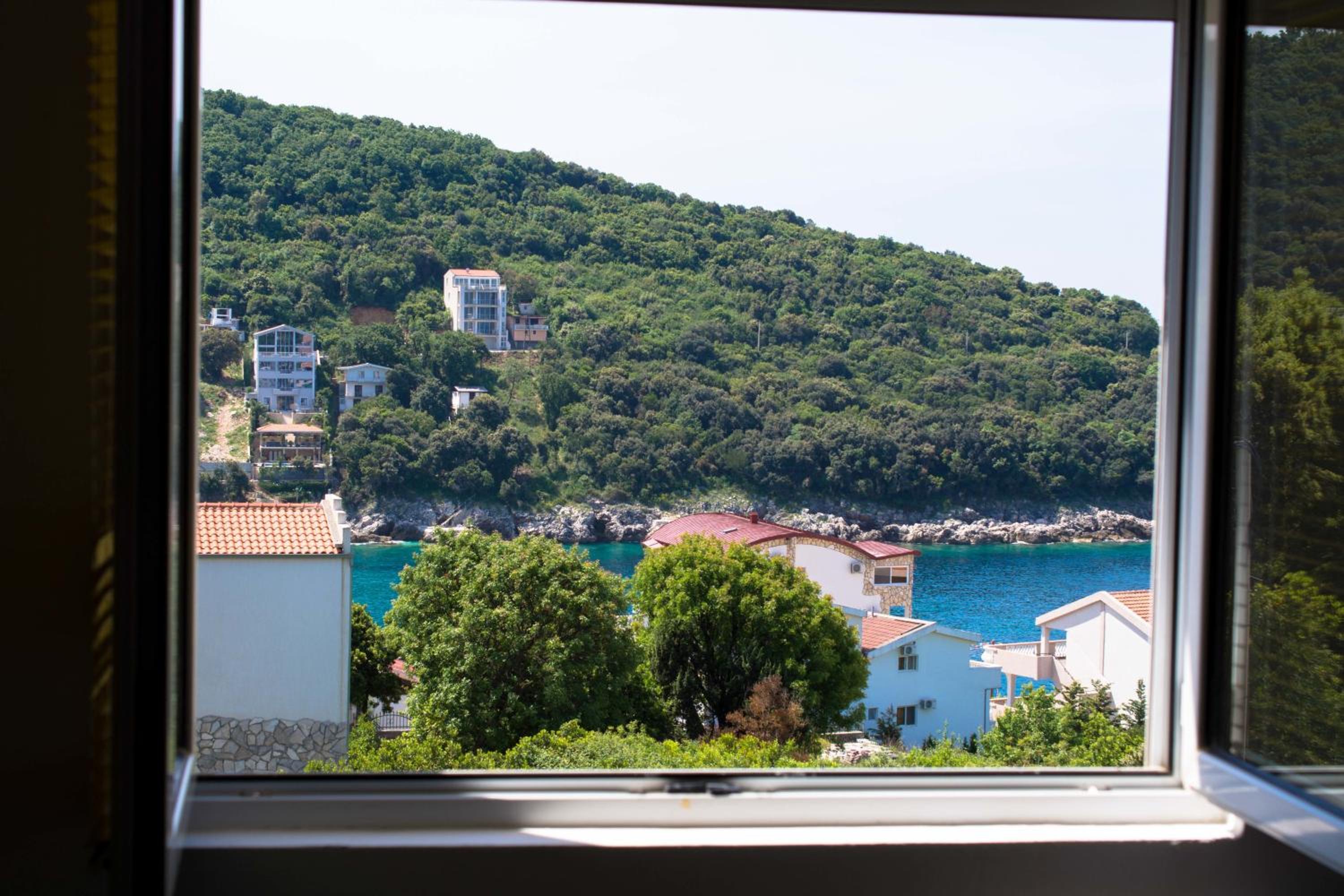 Studio with Balcony and Sea View - Photo 15