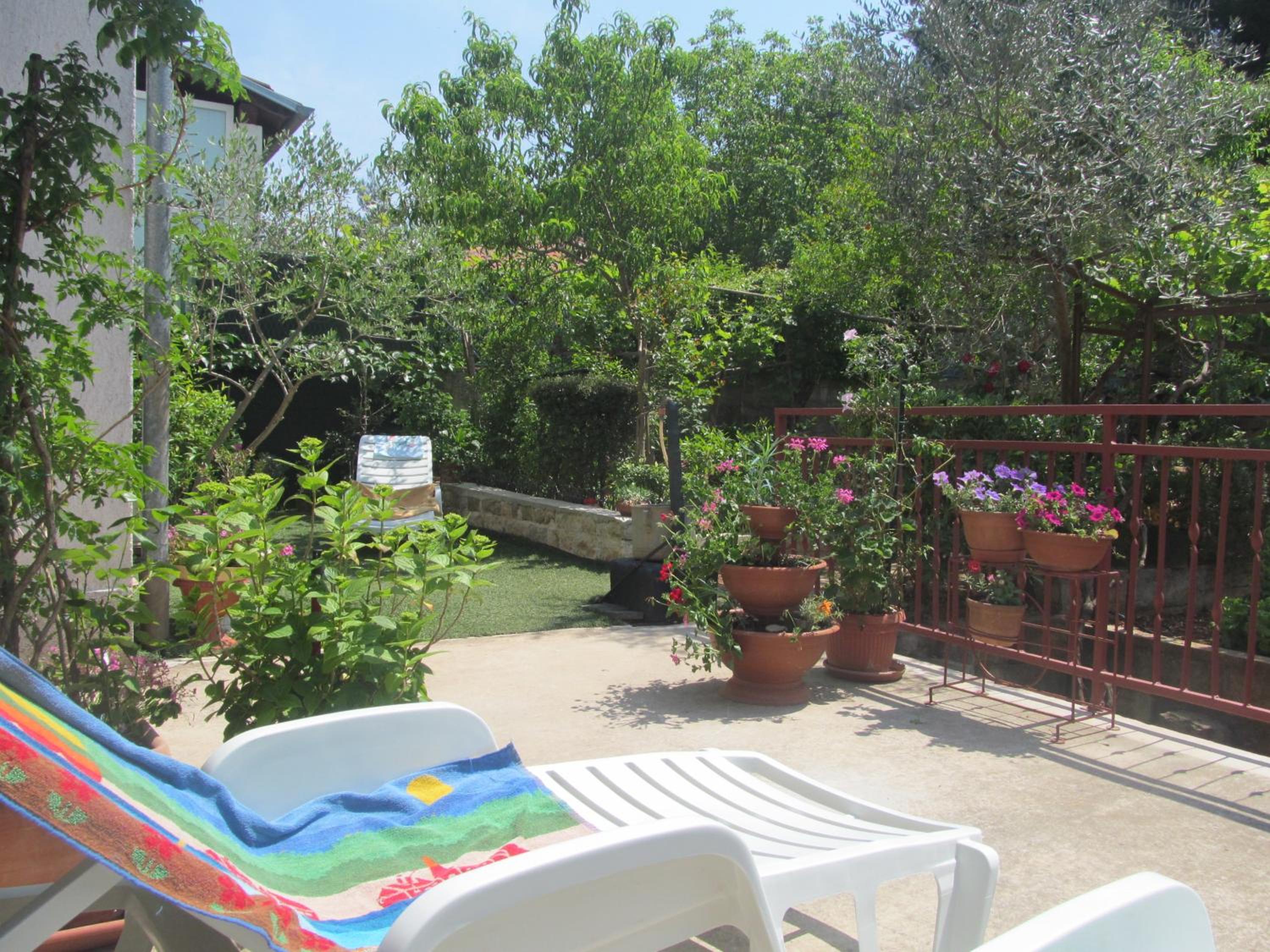 One-Bedroom Apartment with Terrace - Photo 21