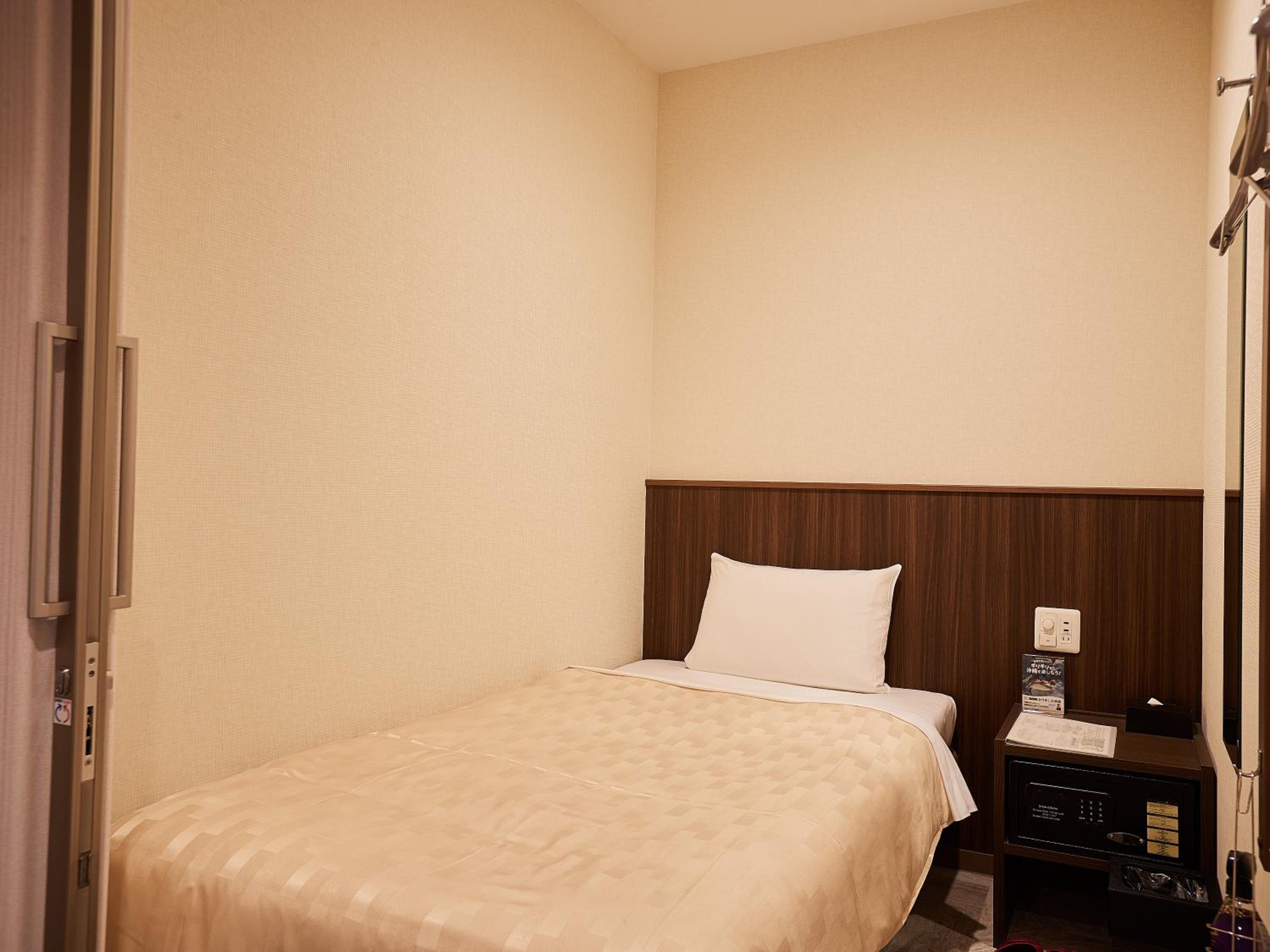 Single Room with Shared Shower and Toilet (Male Only) photo 1