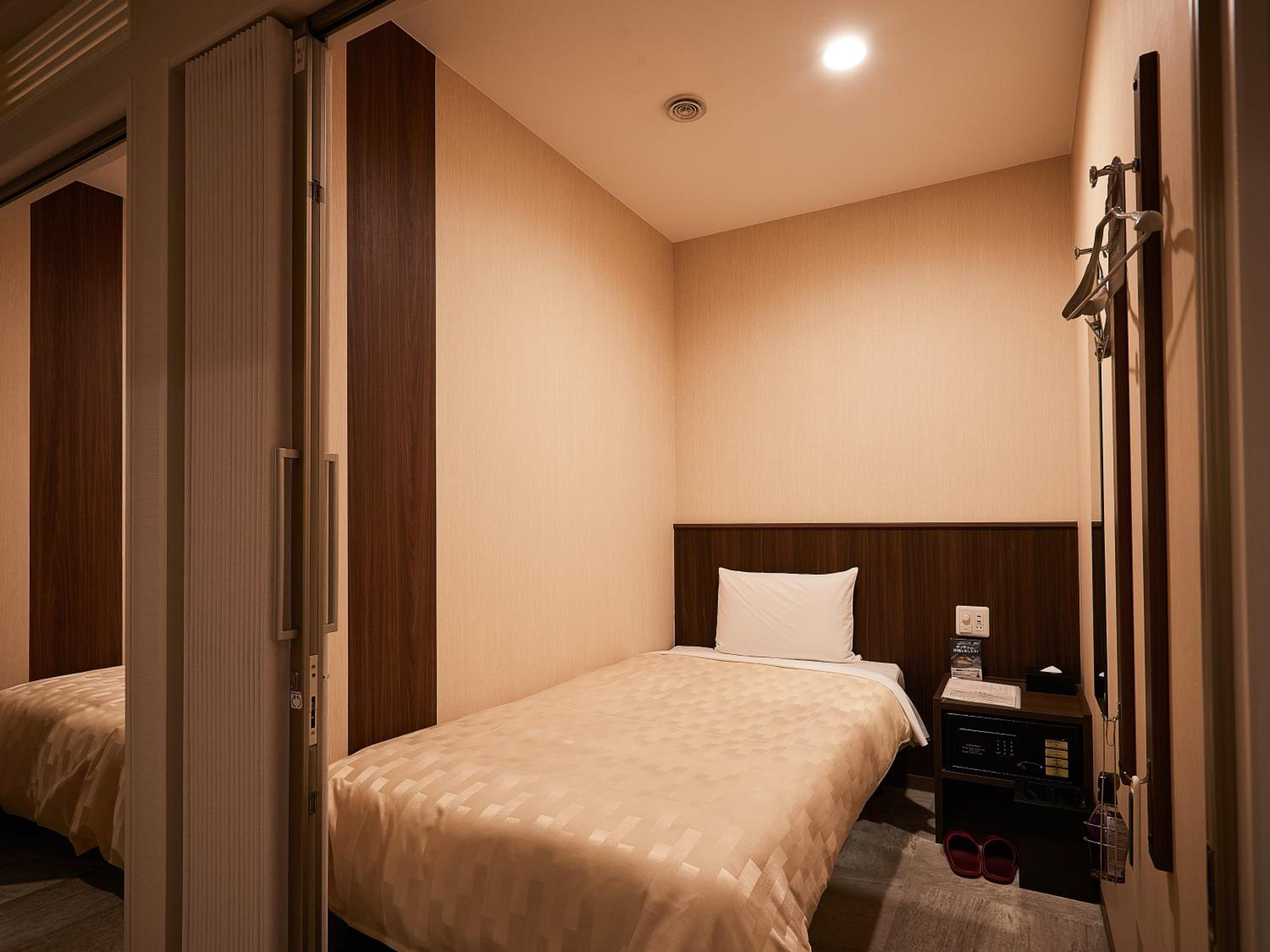 Single Room with Shared Shower and Toilet (Women Only) photo 1