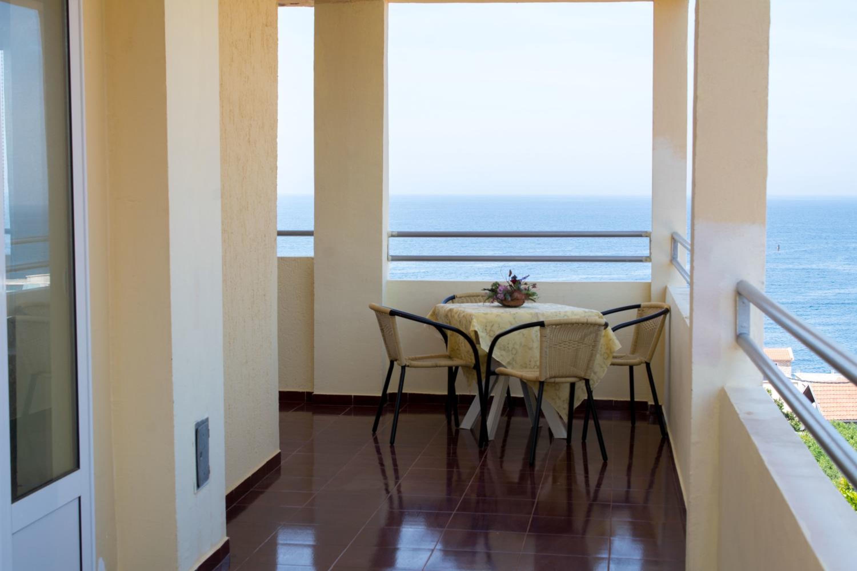 One-Bedroom Apartment with Balcony and Sea View - Photo 45