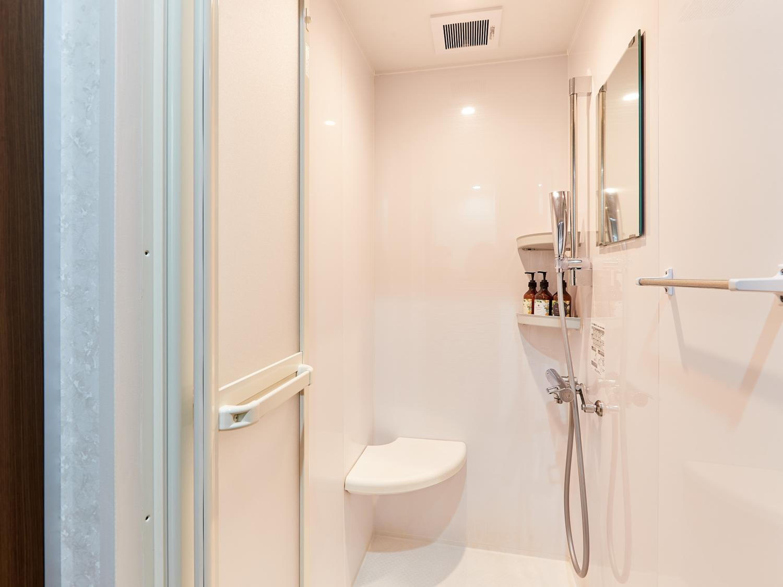 Single Room, Shared Shower And Toilet (Female Only) With One Free Drink photo 3
