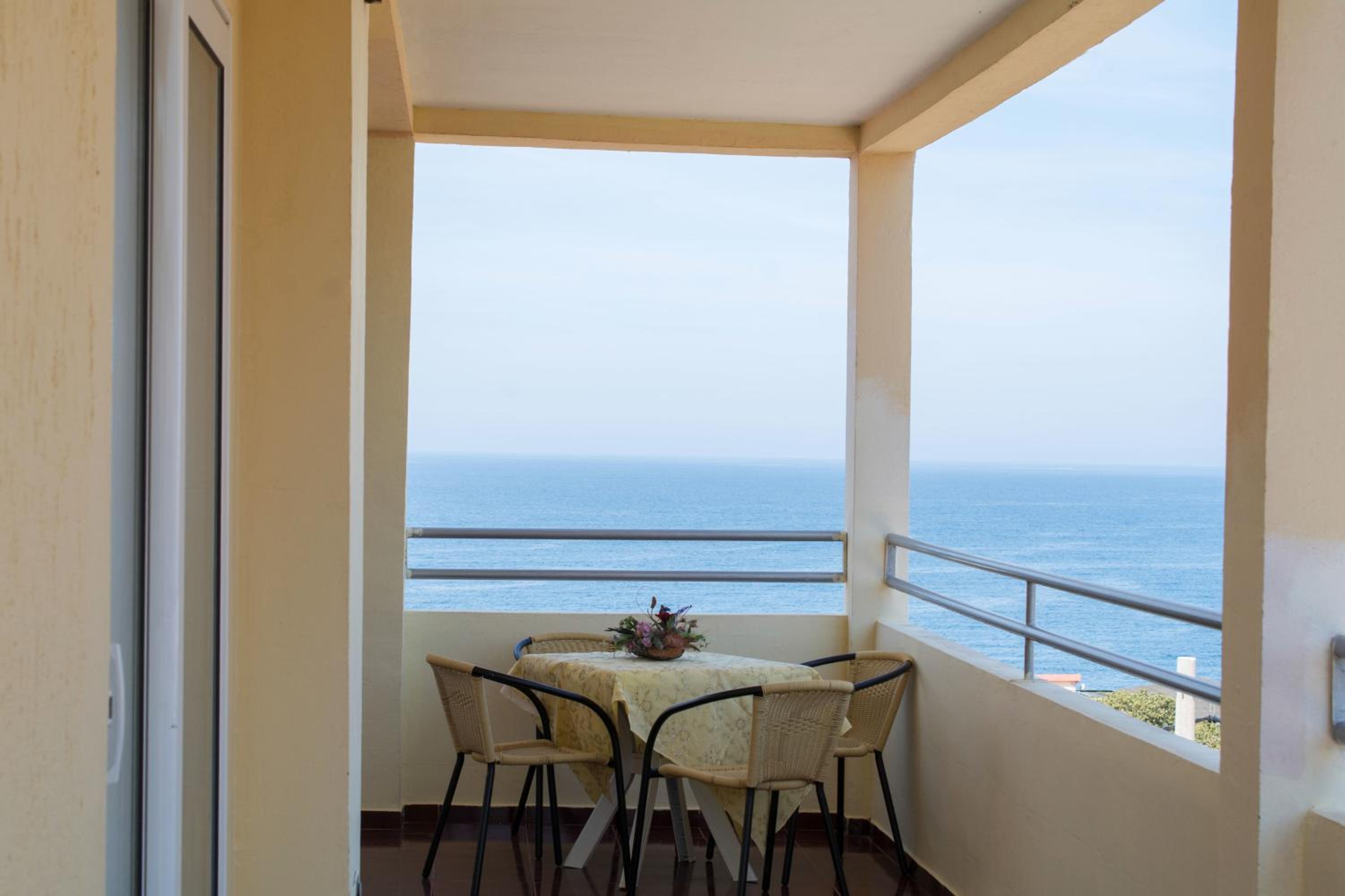 Studio with Balcony and Sea View - Photo 17