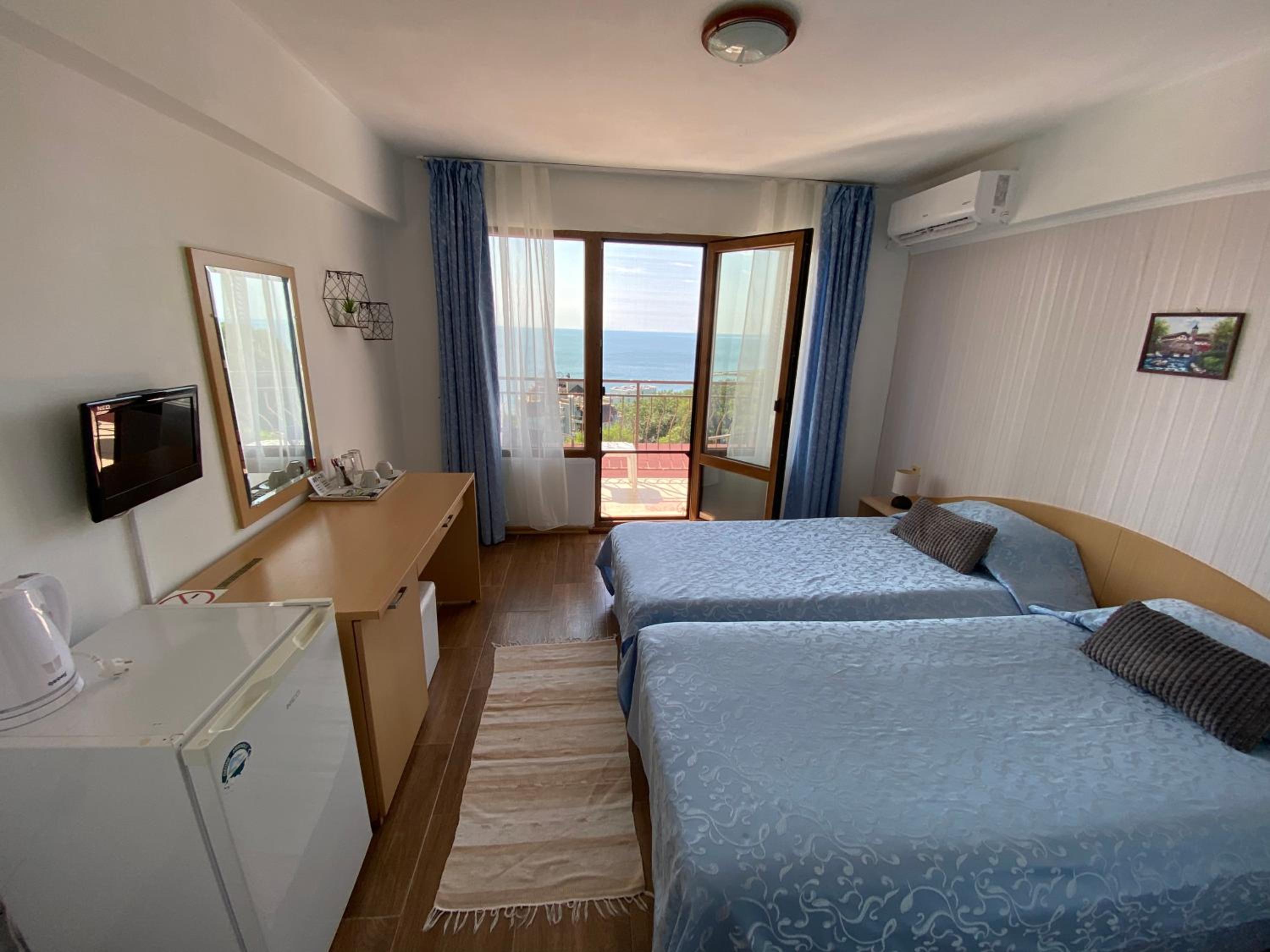 Twin Room with Balcony and Sea View photo 1