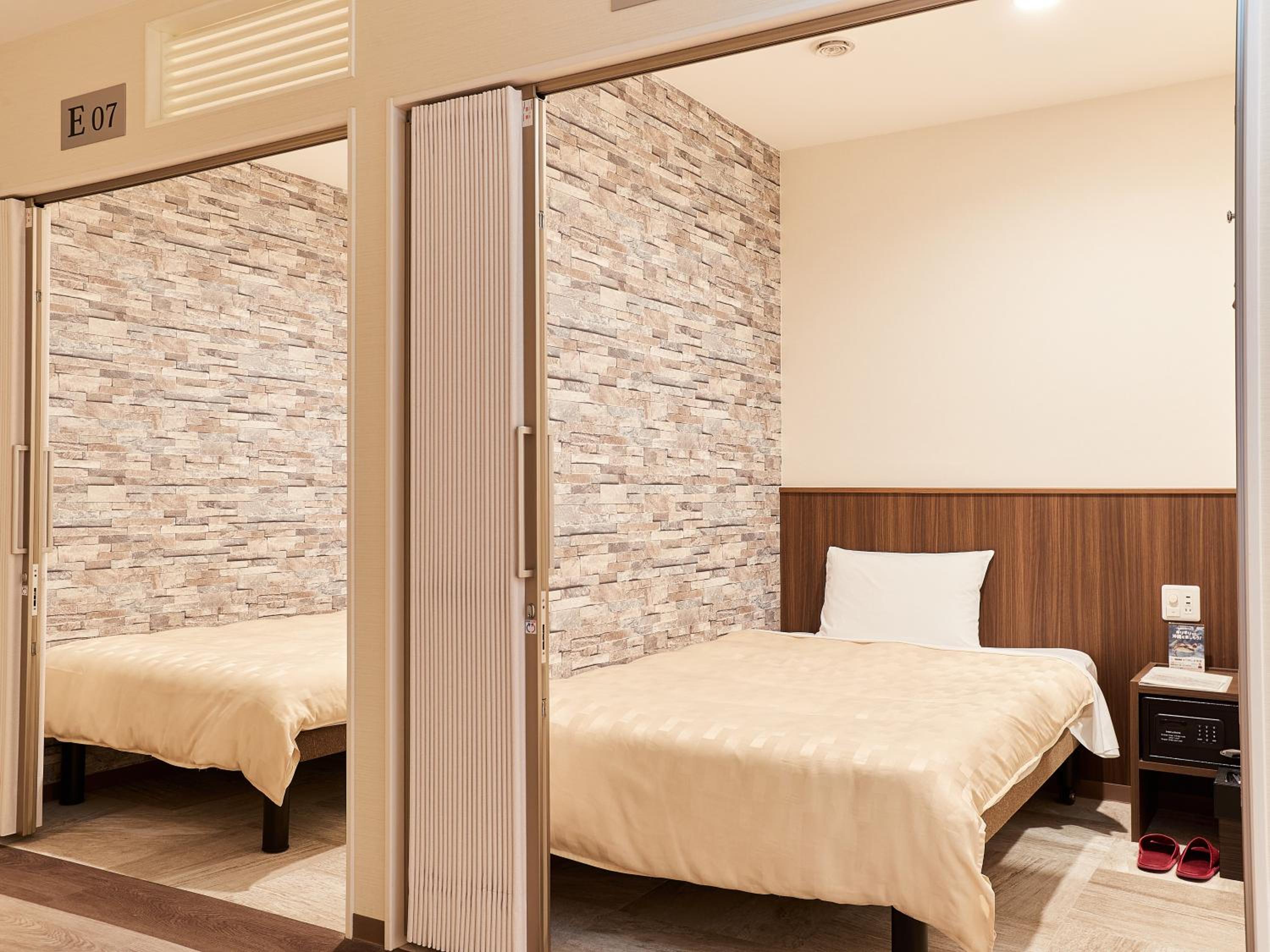 2 Capsule Room with Shared Shower and Toilet (Female Only) photo 1