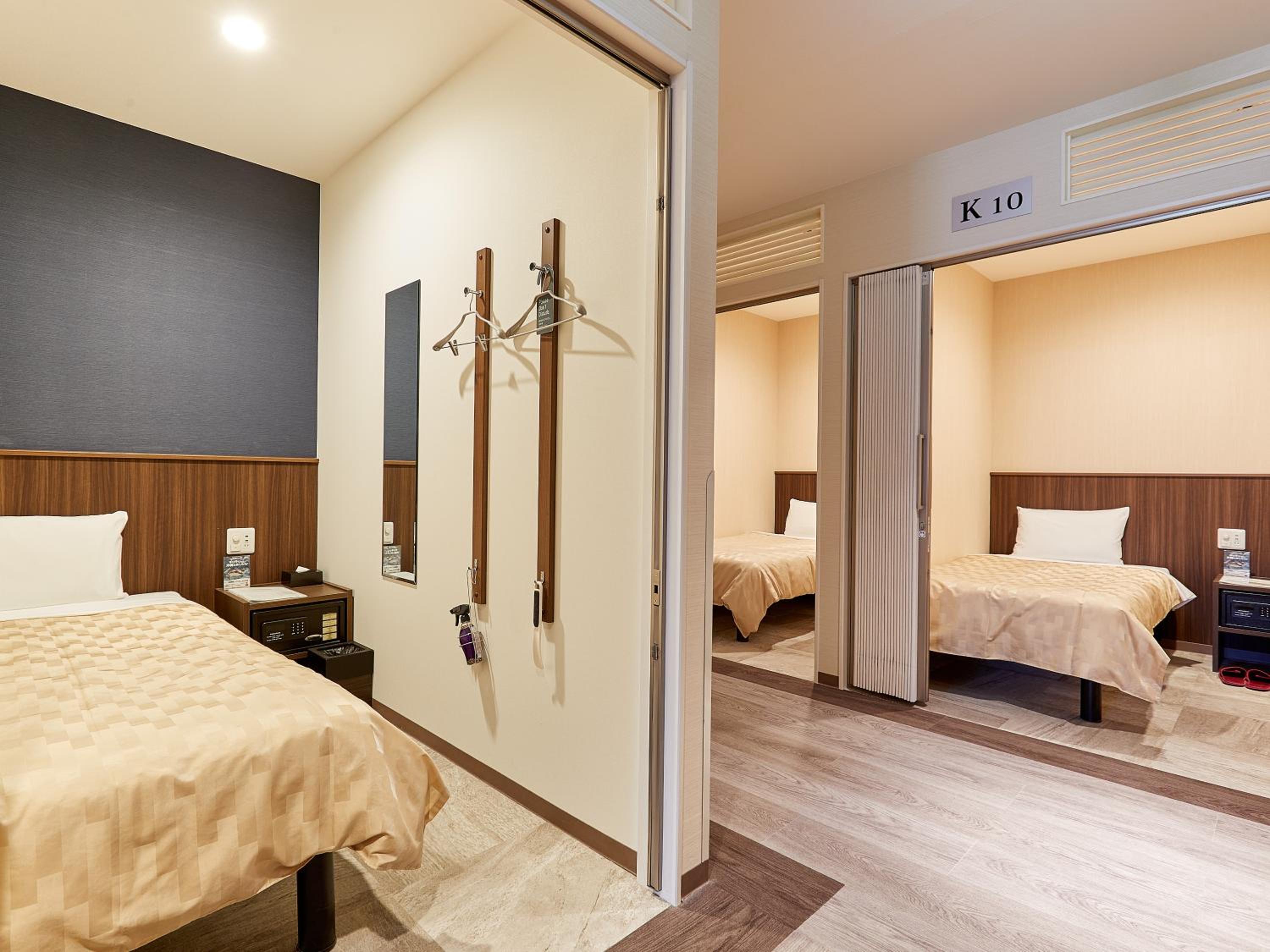 2 Capsule Room with Shared Shower and Toilet (Male Only) photo 1
