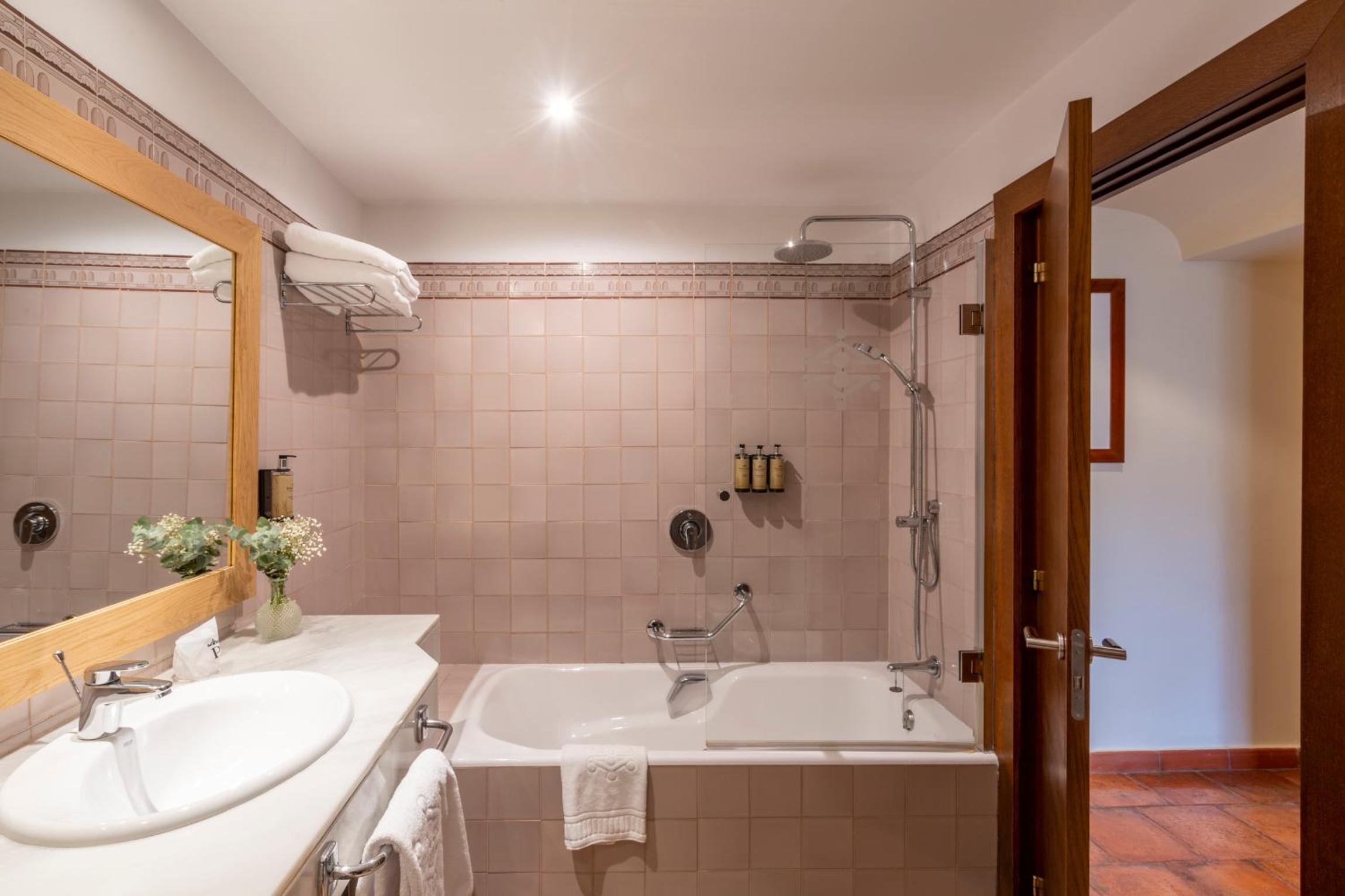 Standard Double Room - Photo 6