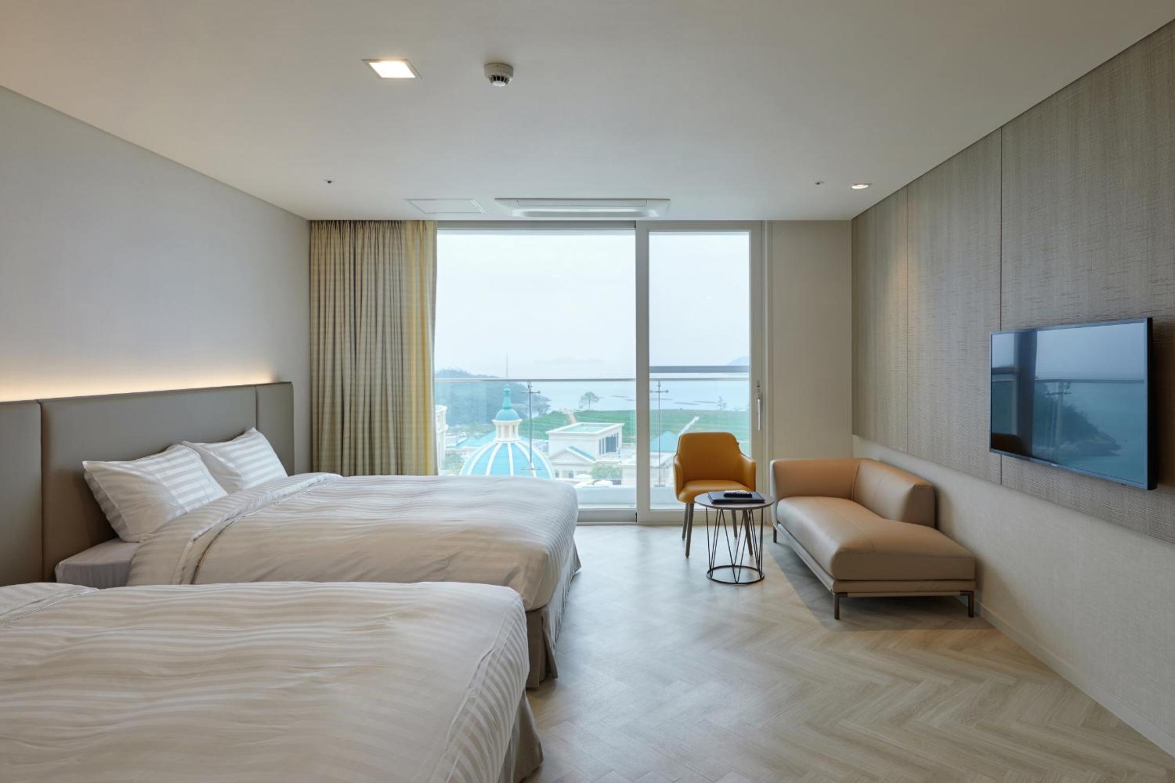 Resort Family(Without Kitchenette, Ocean View) - Photo 2