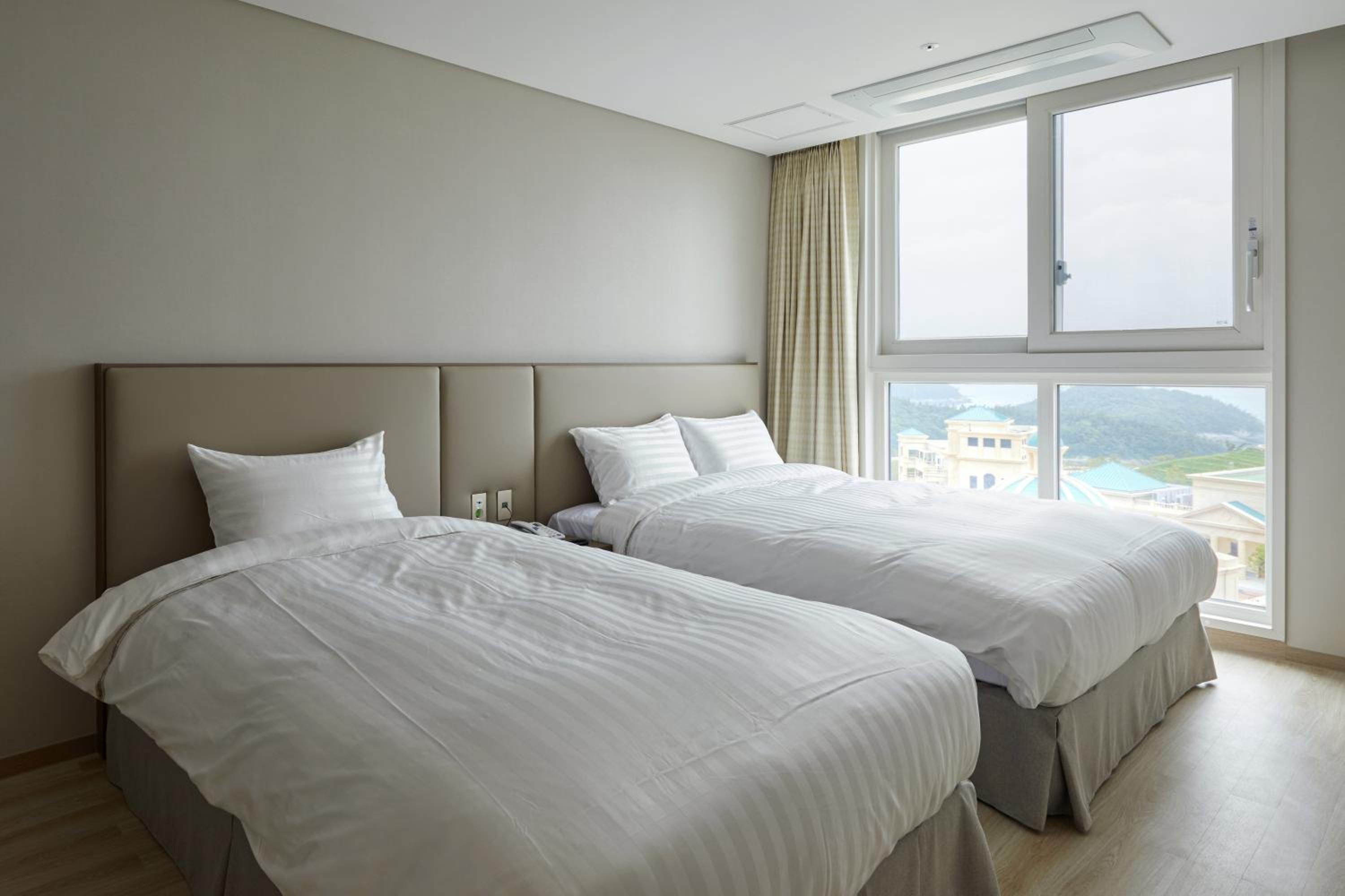 Resort Suite (With Kitchenette, Partial Ocean View - Photo 4