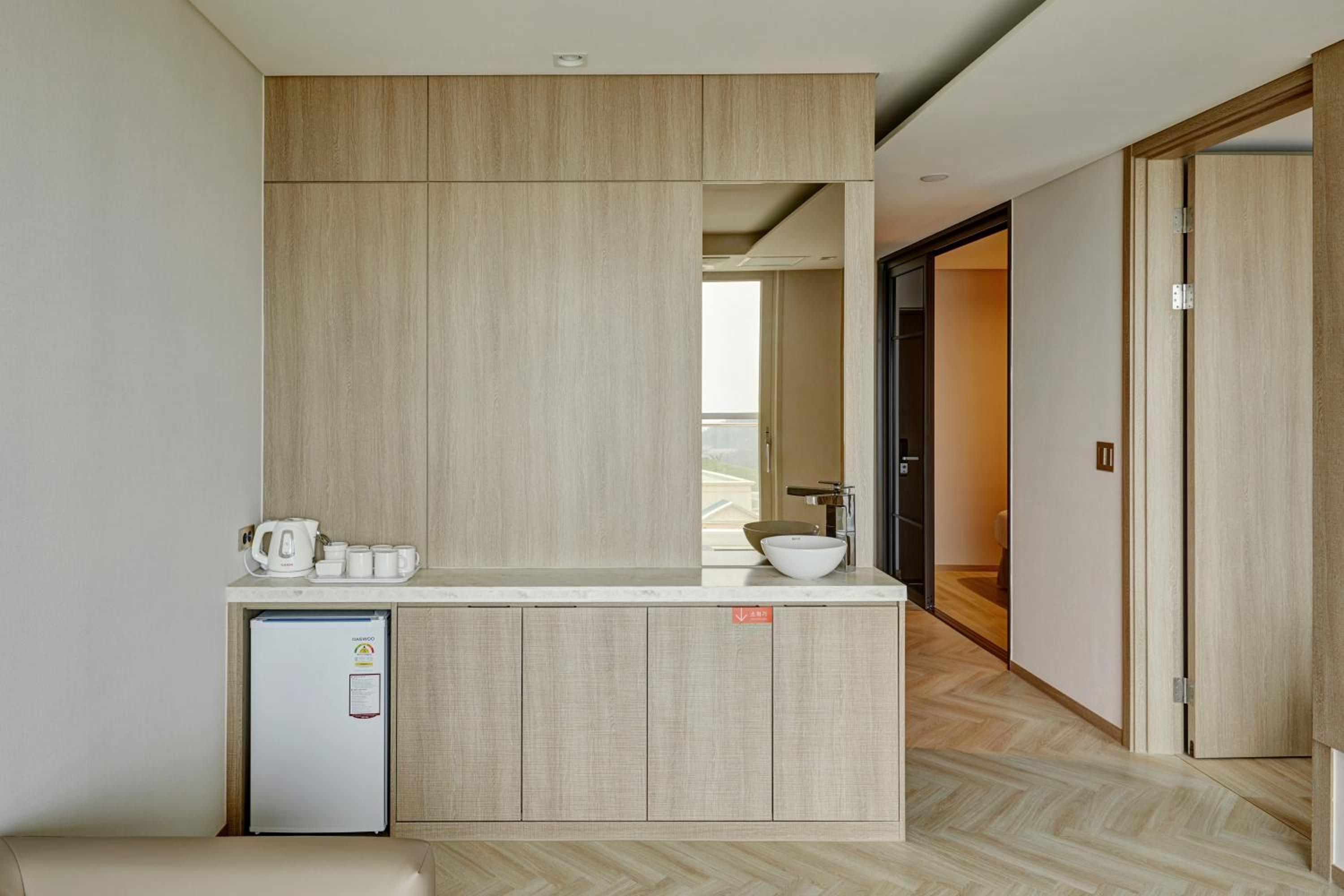Resort Suite (Without Kitchenette) - Photo 3