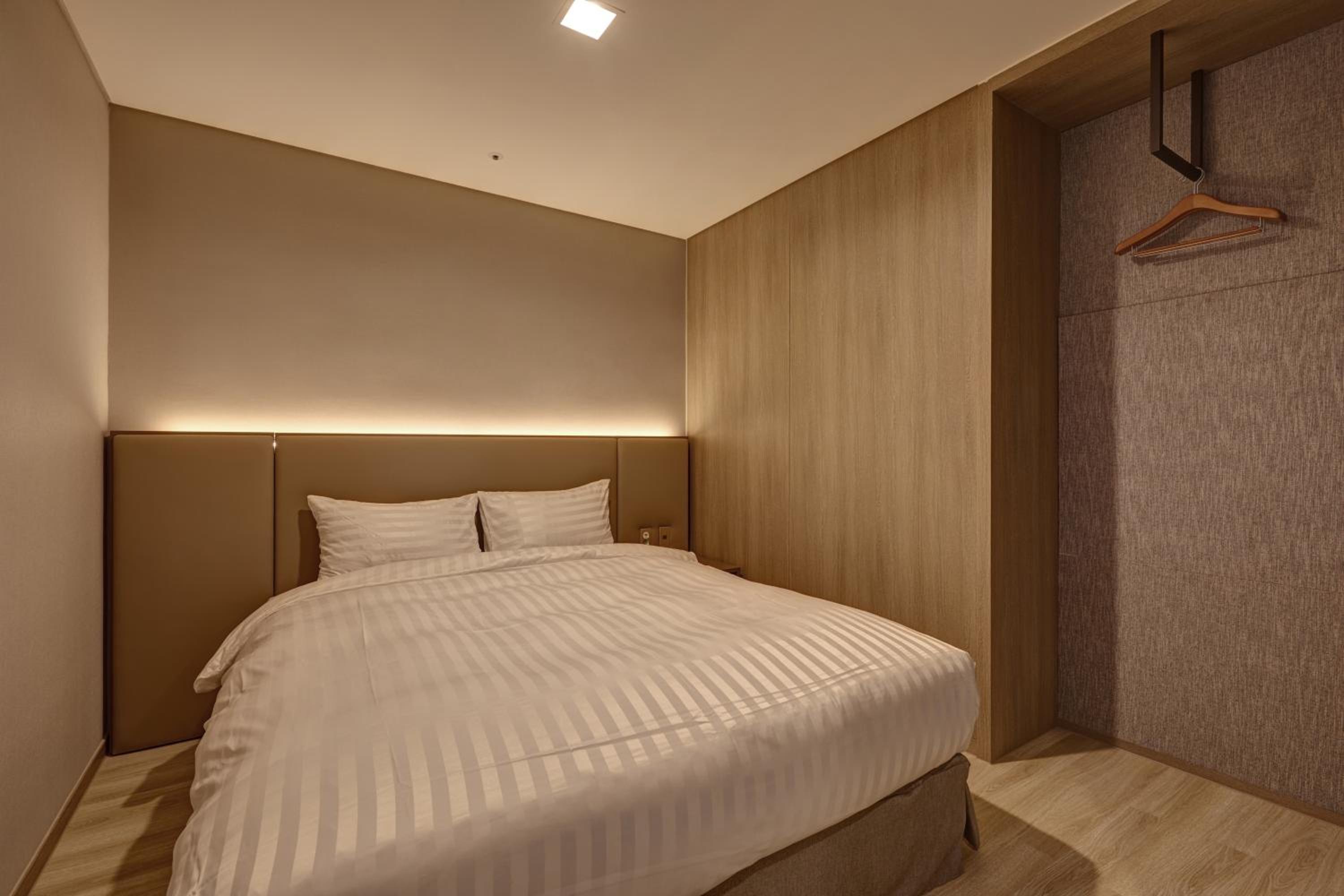Resort Suite (Without Kitchenette) - Photo 1