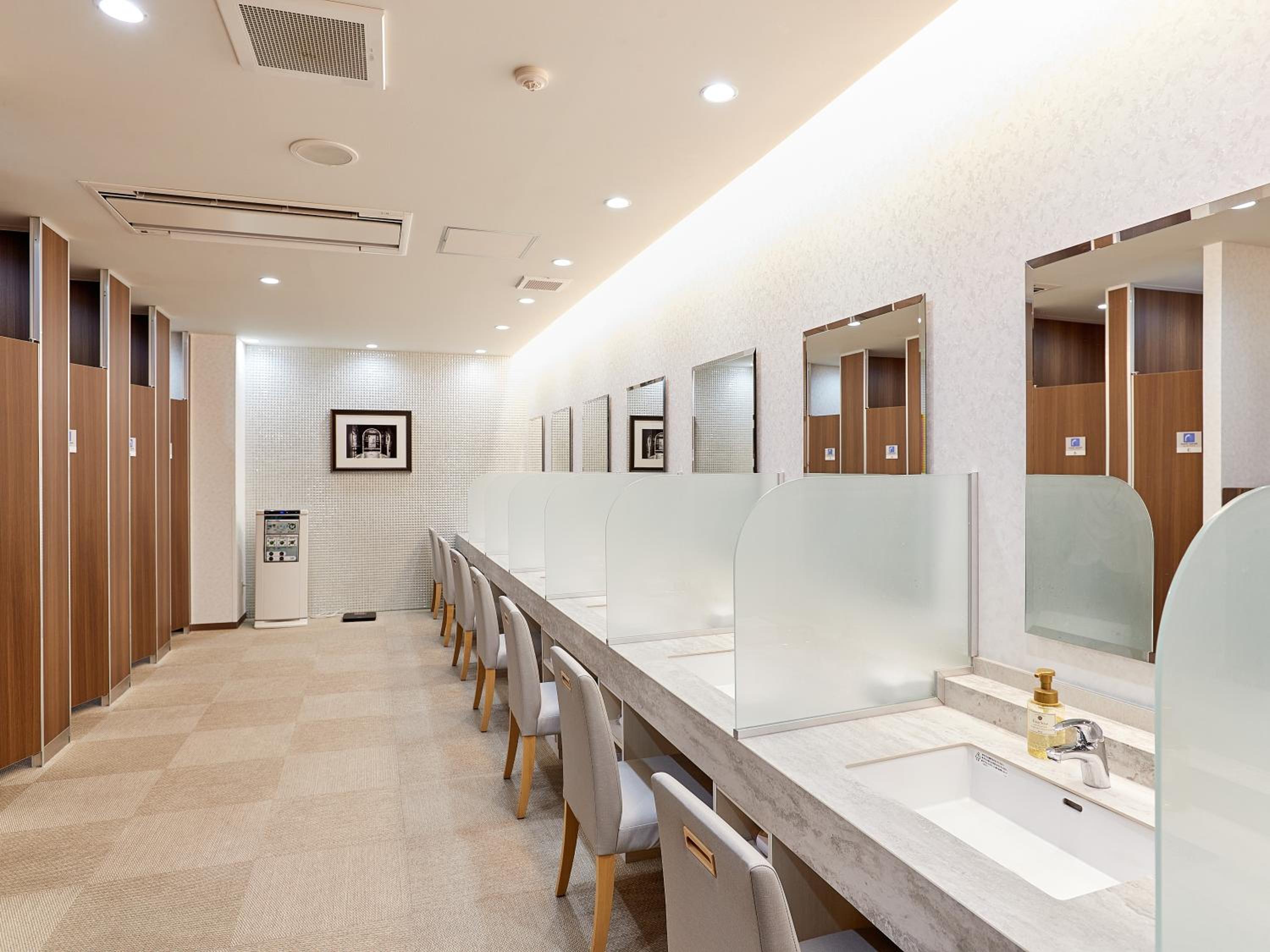 Single Room, Shared Shower And Toilet (Male Only) With One Free Drink photo 2