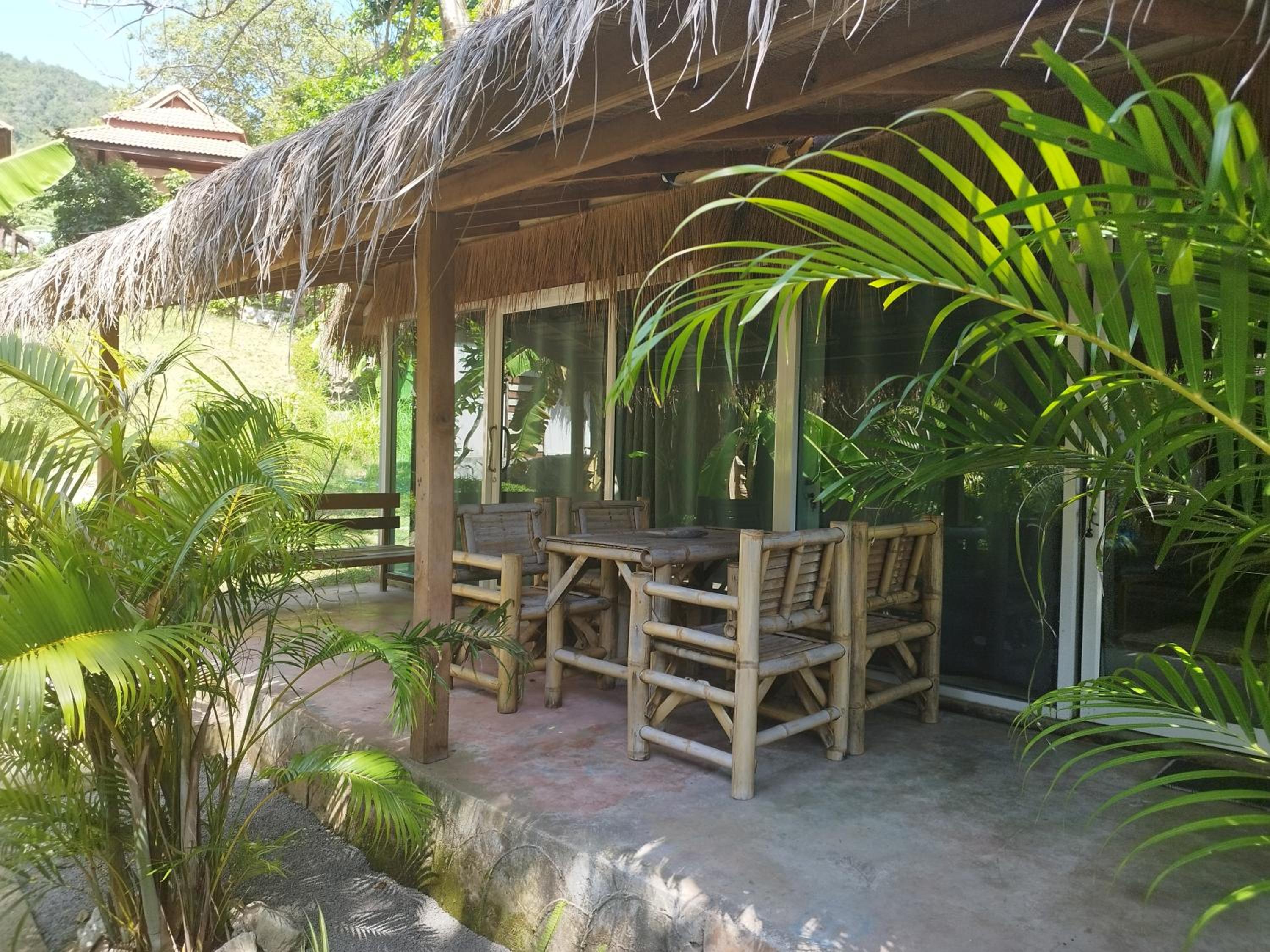 Family Bungalow - Photo 2