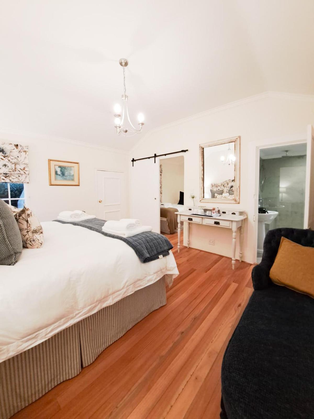 Deluxe King Room photo 3