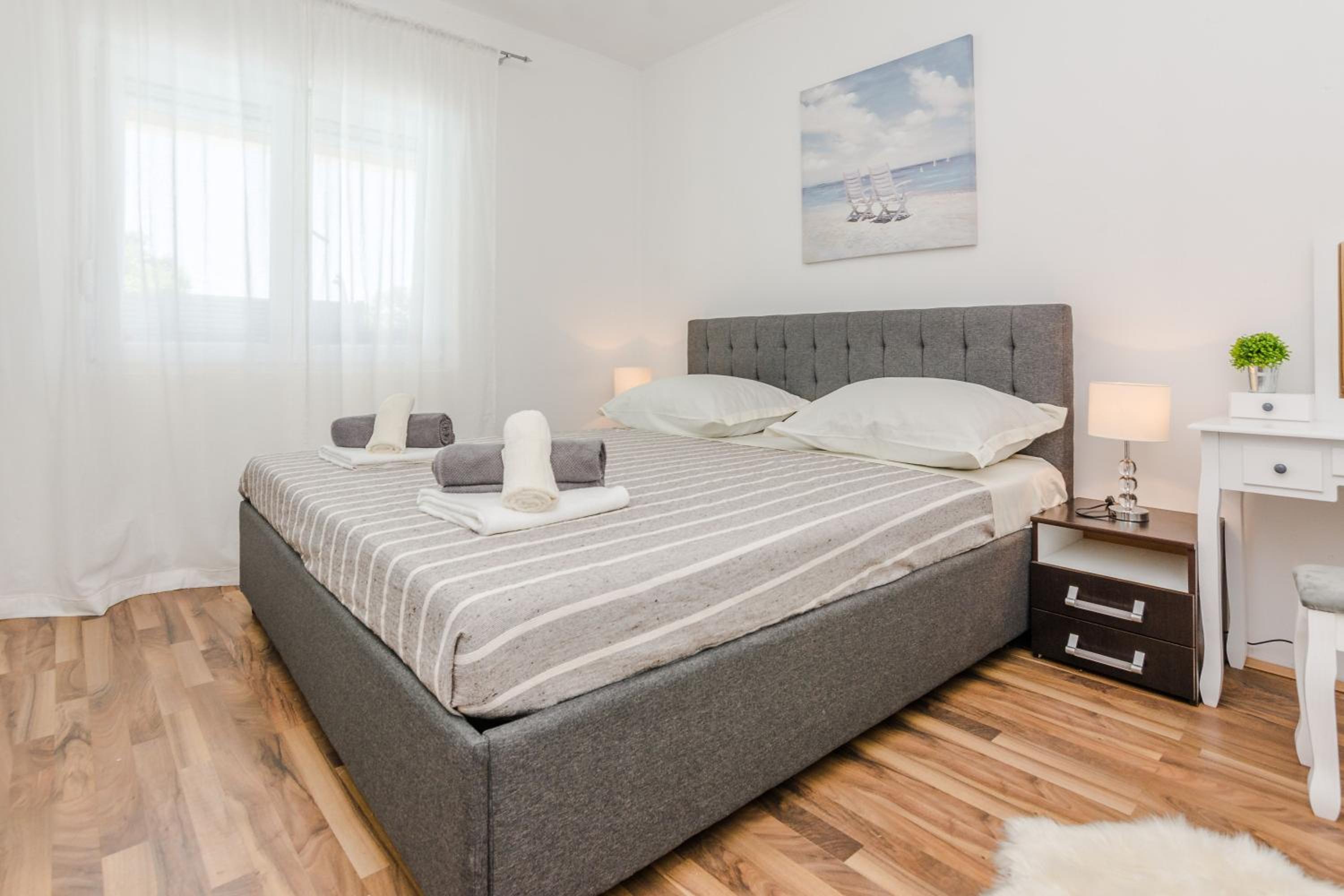One-Bedroom House photo 1