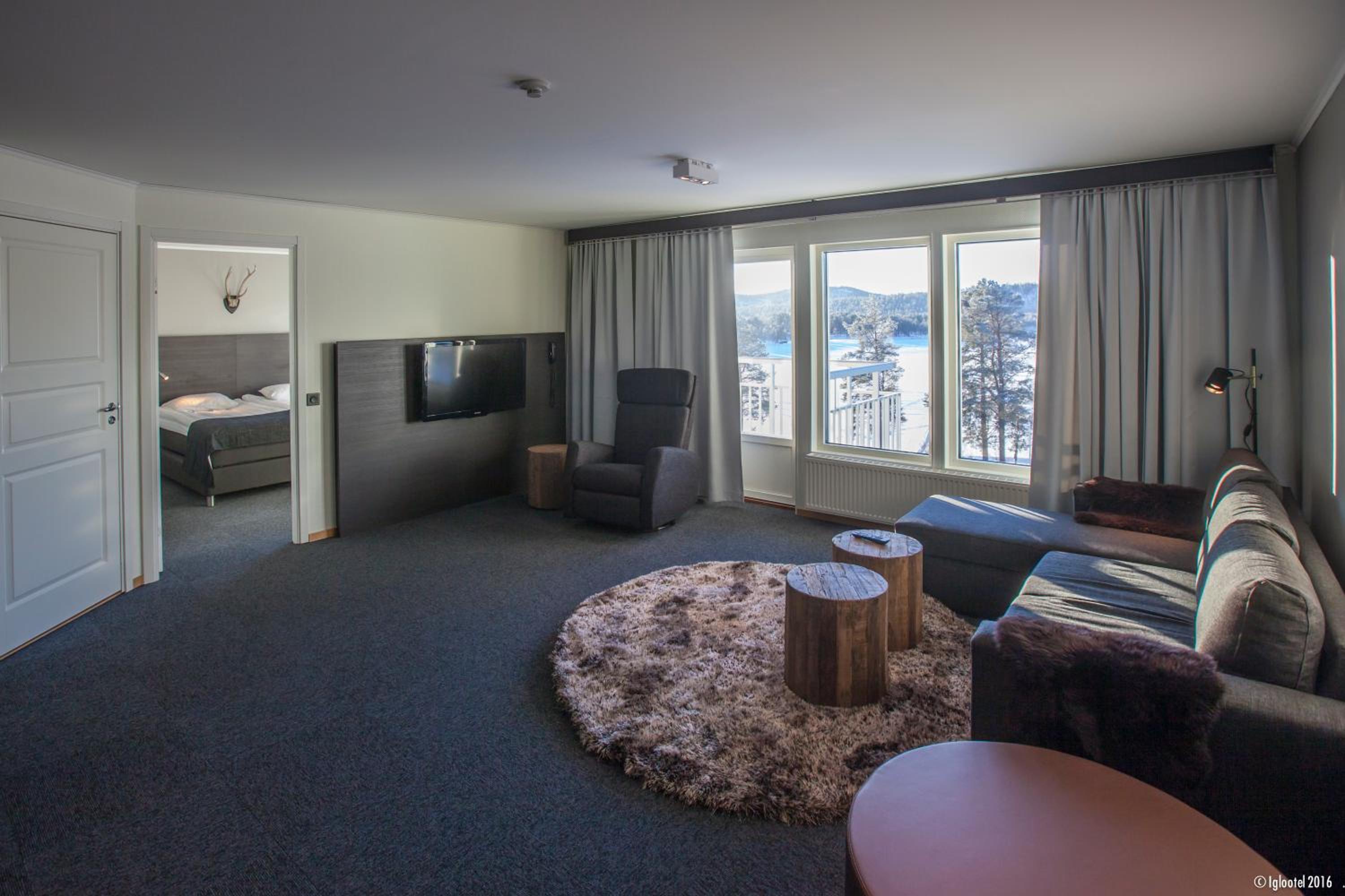Large Suite with Balcony photo 3