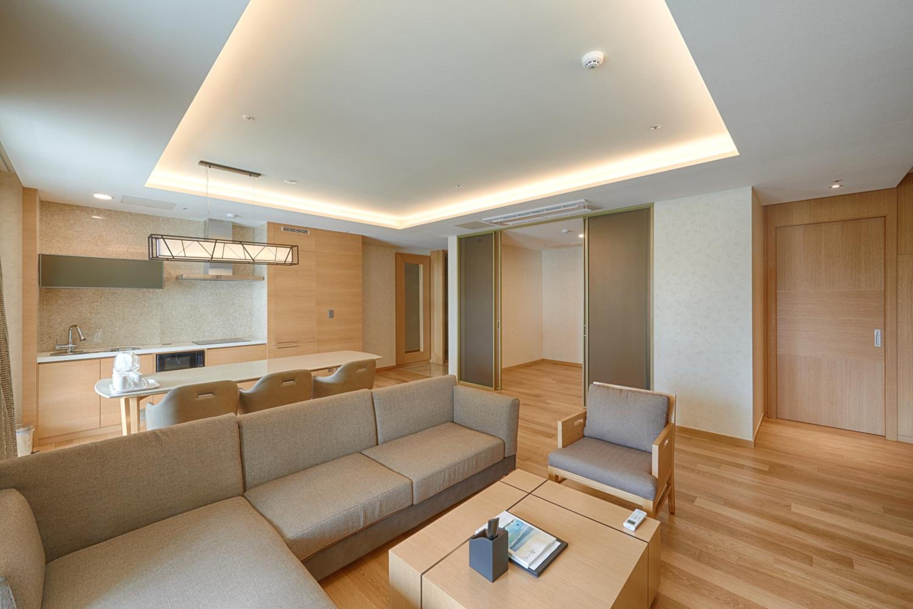 Gold Suite (With Kitchenette, Ocean View) photo 2