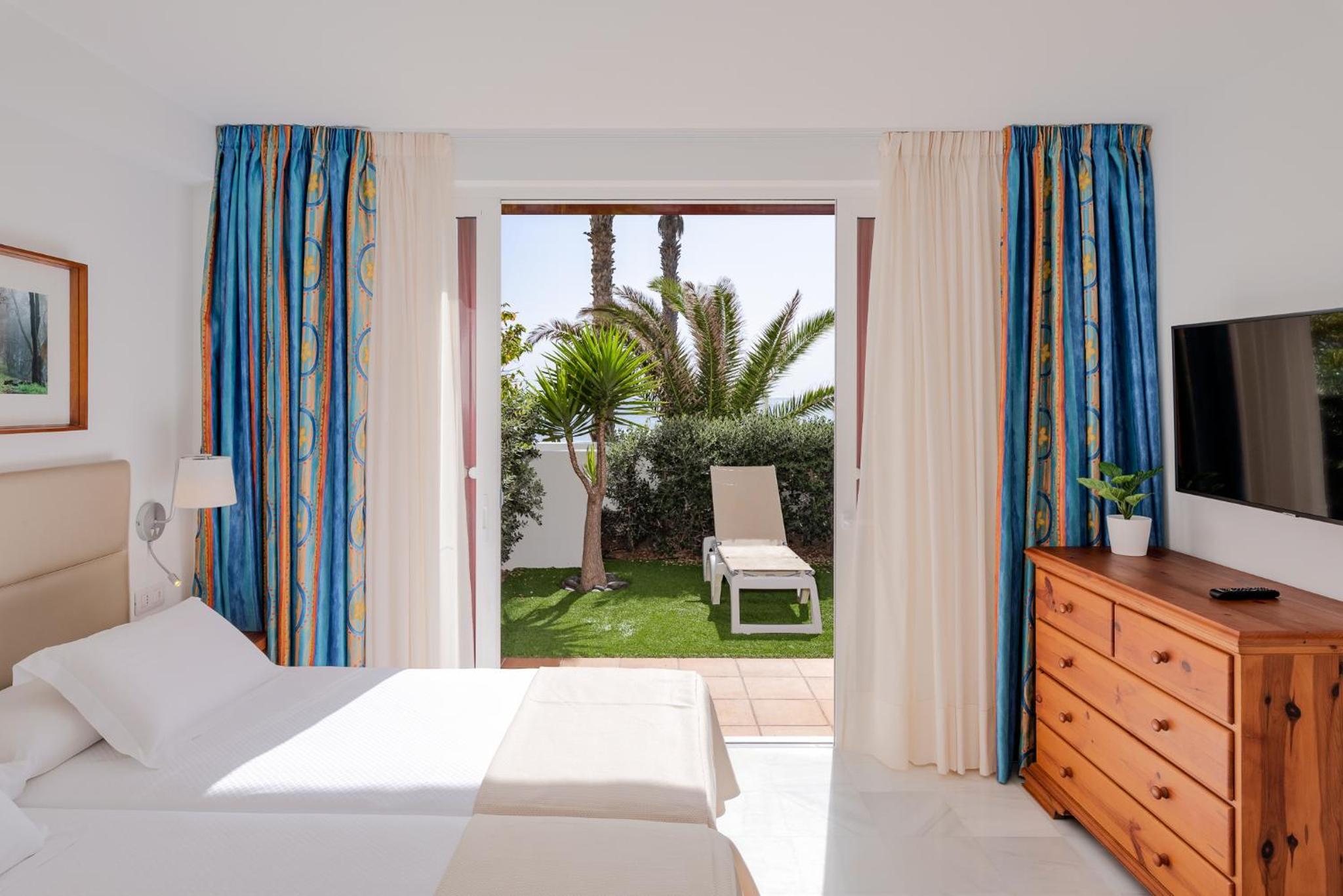 Three-Bedroom Suite Apartment with Ocean View photo 3