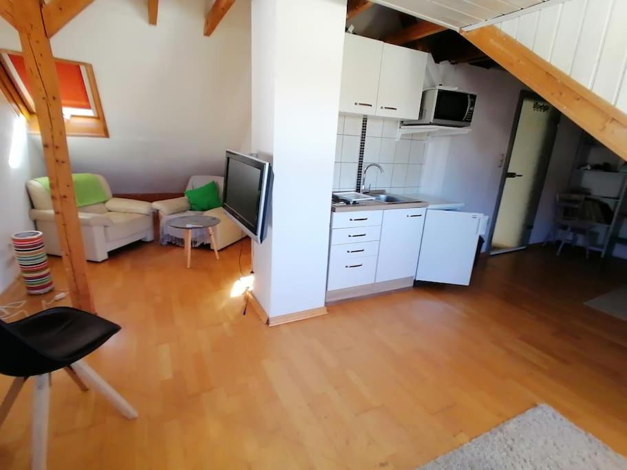 One-Bedroom Apartment photo 1