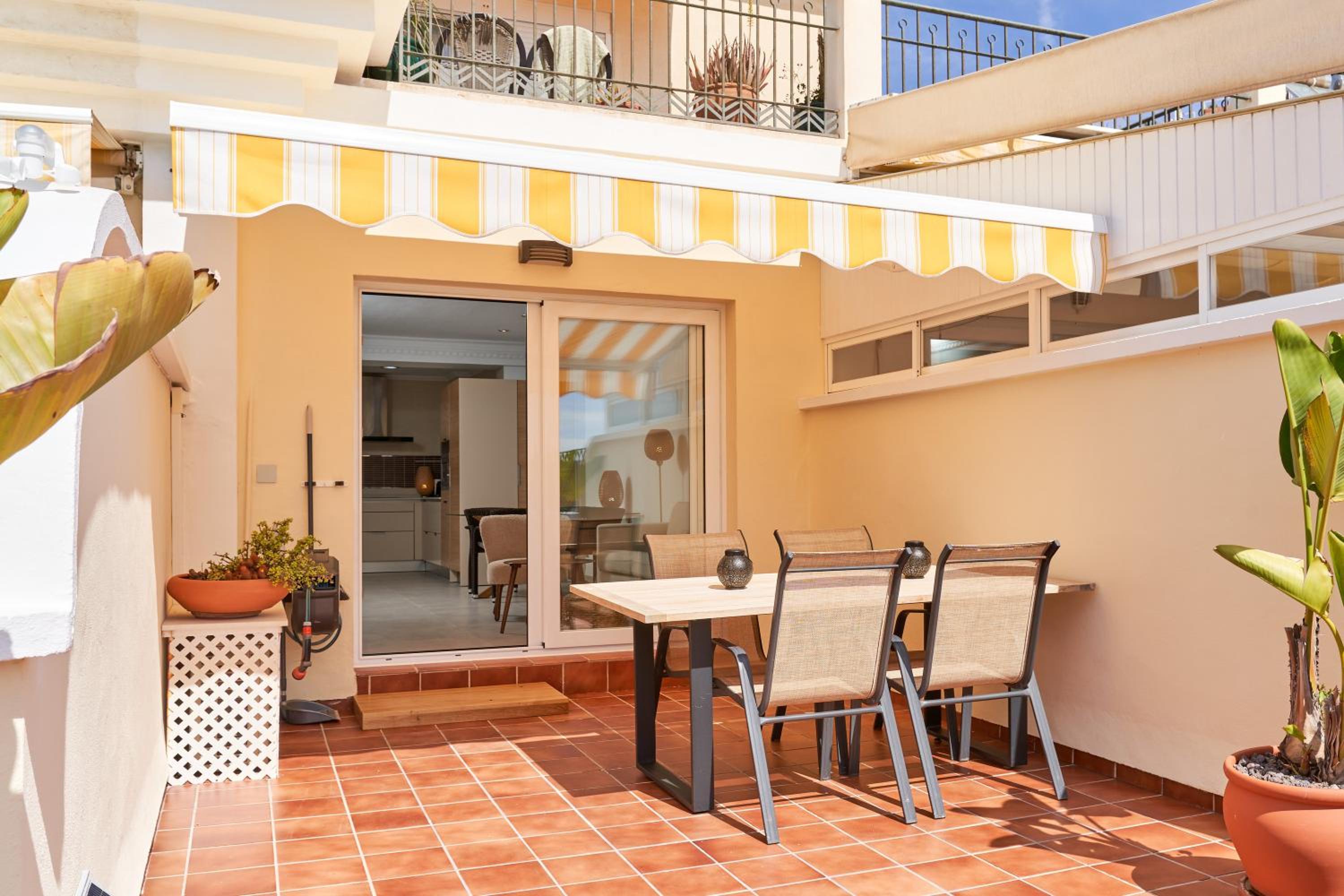 Two-Bedroom Deluxe Apartment with Ocean View photo 3
